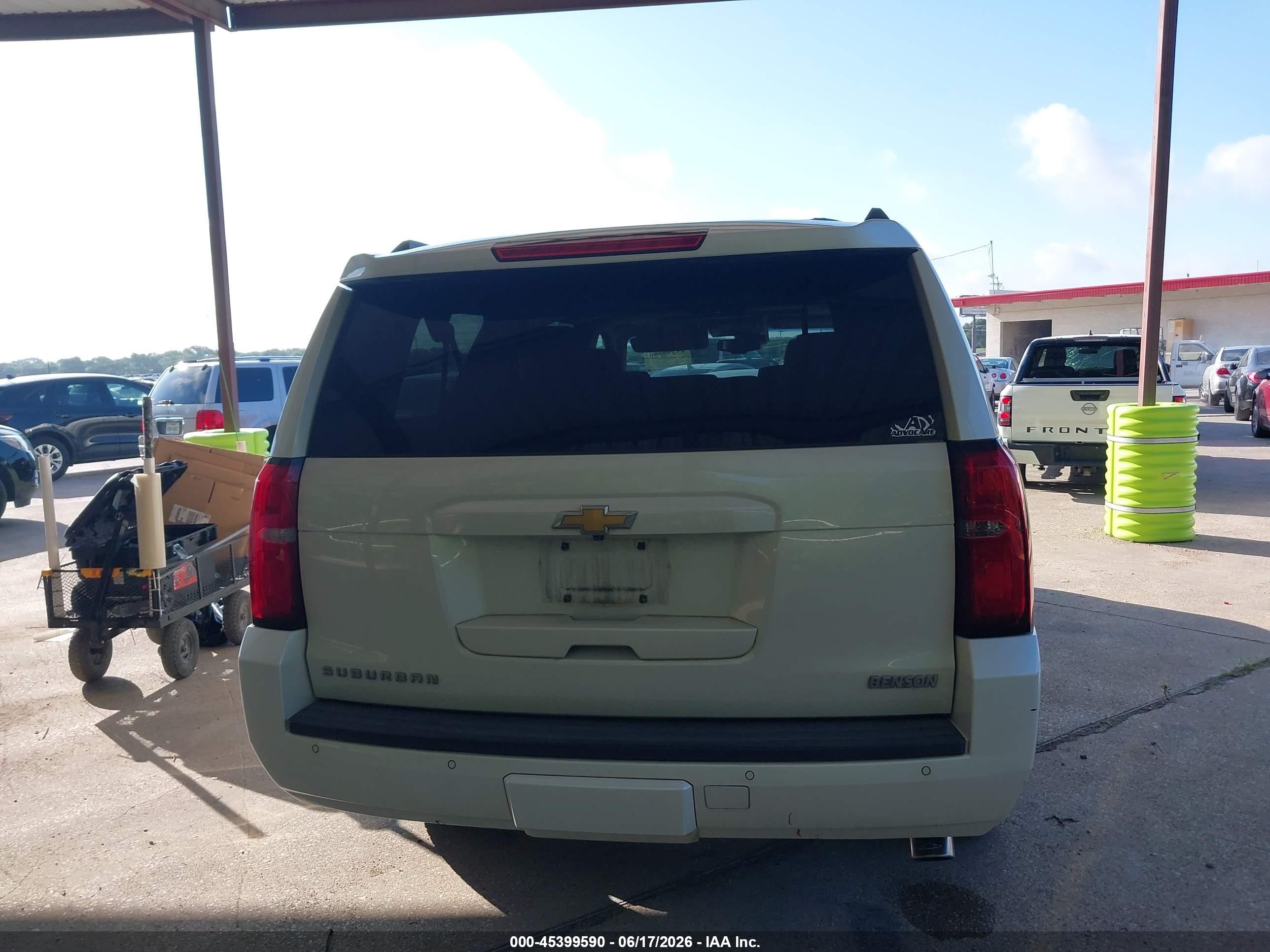 2015 Chevrolet Suburban Lt White vin: 1GNSCJKC4FR305607