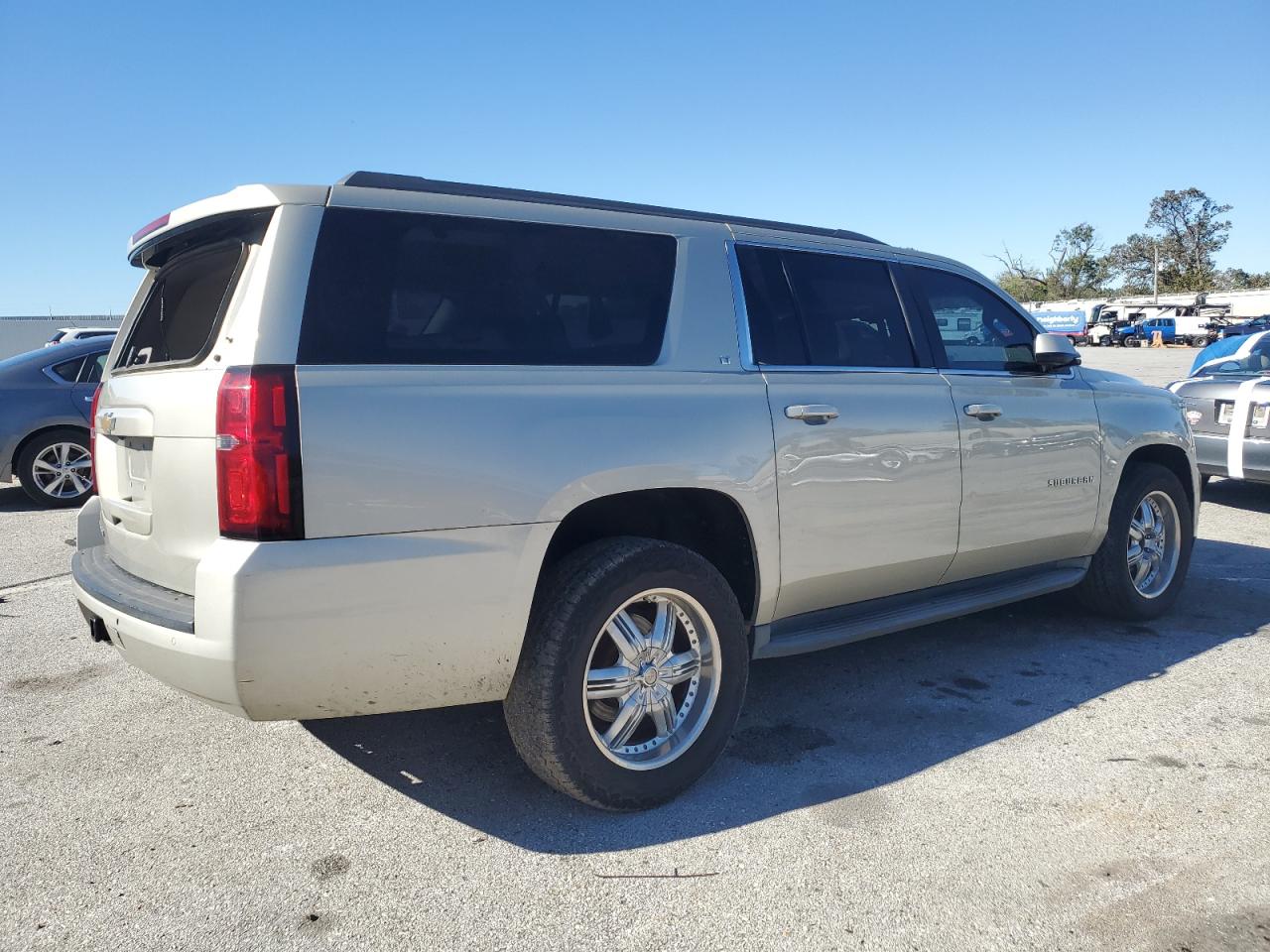 2015 Chevrolet Suburban C1500 Lt Gold vin: 1GNSCJKC4FR521716