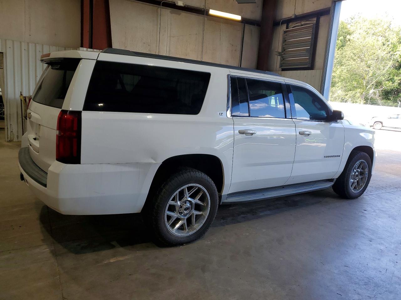 2015 Chevrolet Suburban C1500 Lt White vin: 1GNSCJKC6FR275414