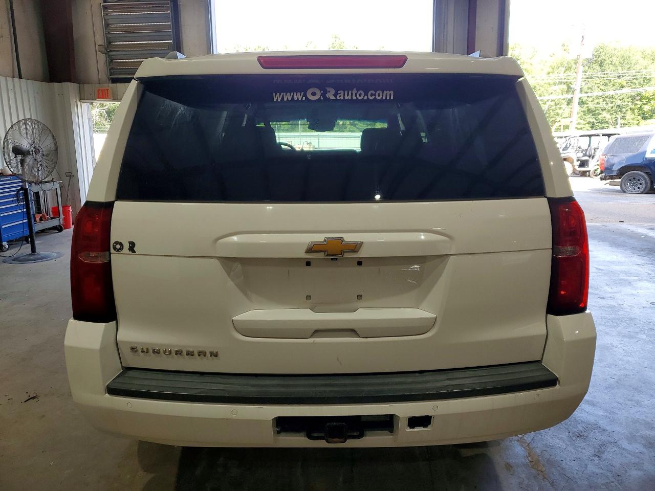 2015 Chevrolet Suburban C1500 Lt White vin: 1GNSCJKC6FR275414