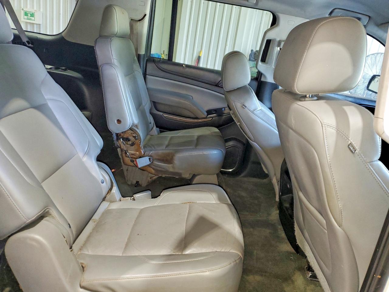 2015 Chevrolet Suburban C1500 Lt White vin: 1GNSCJKC6FR275414