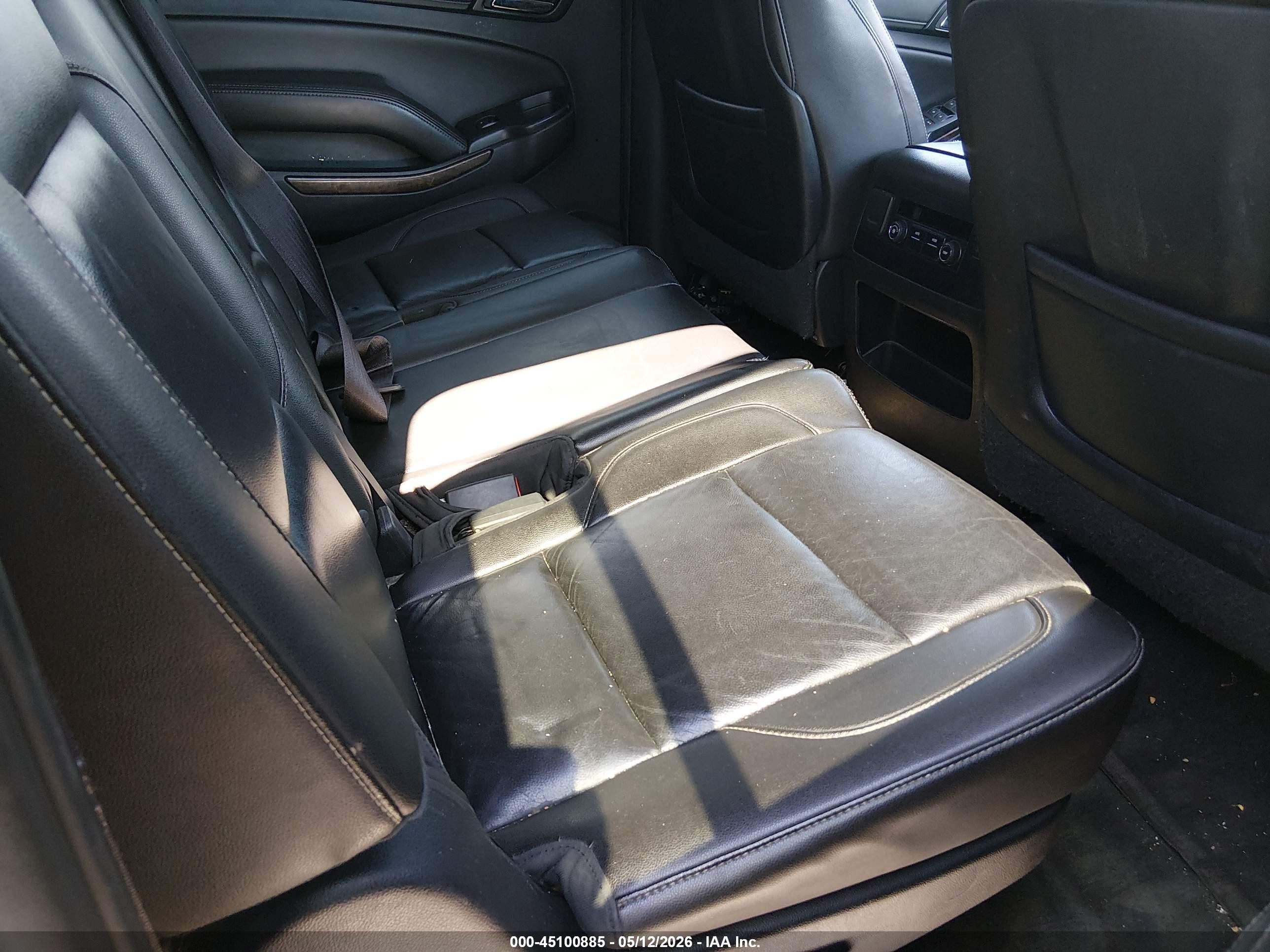 2015 Chevrolet Suburban 1500 Lt Серебряный vin: 1GNSCJKC6FR523287