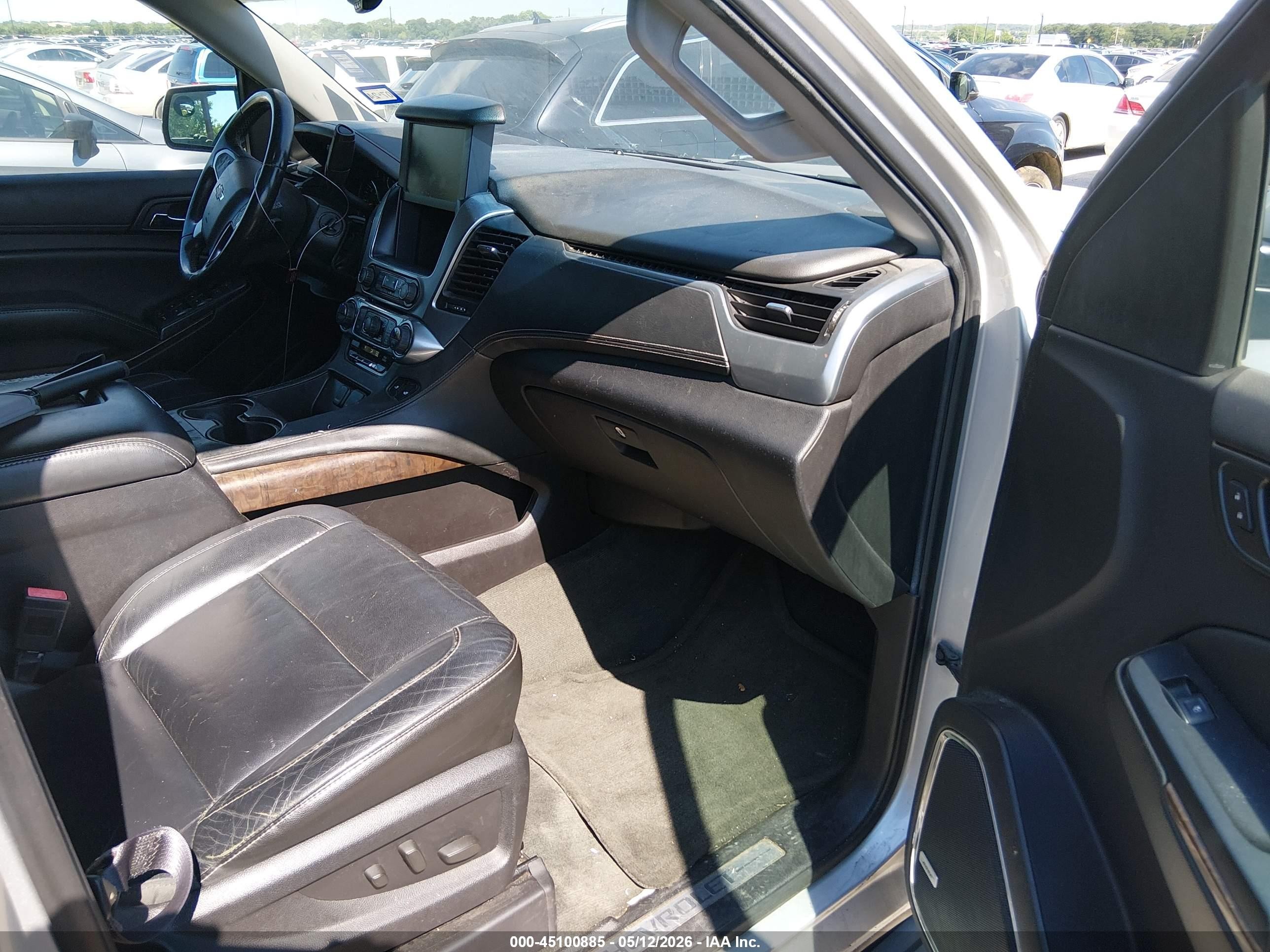2015 Chevrolet Suburban 1500 Lt Серебряный vin: 1GNSCJKC6FR523287