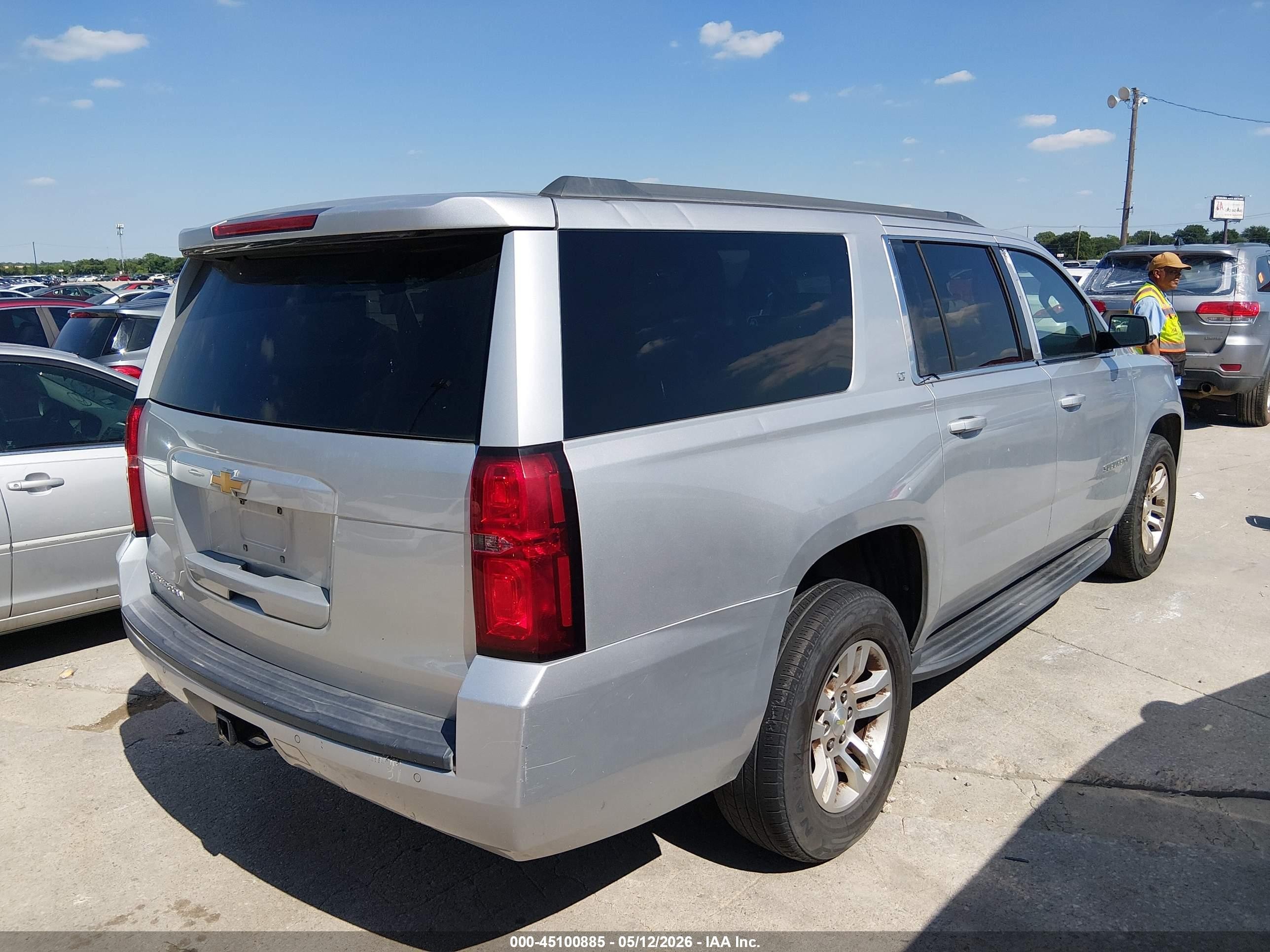 2015 Chevrolet Suburban 1500 Lt Серебряный vin: 1GNSCJKC6FR523287