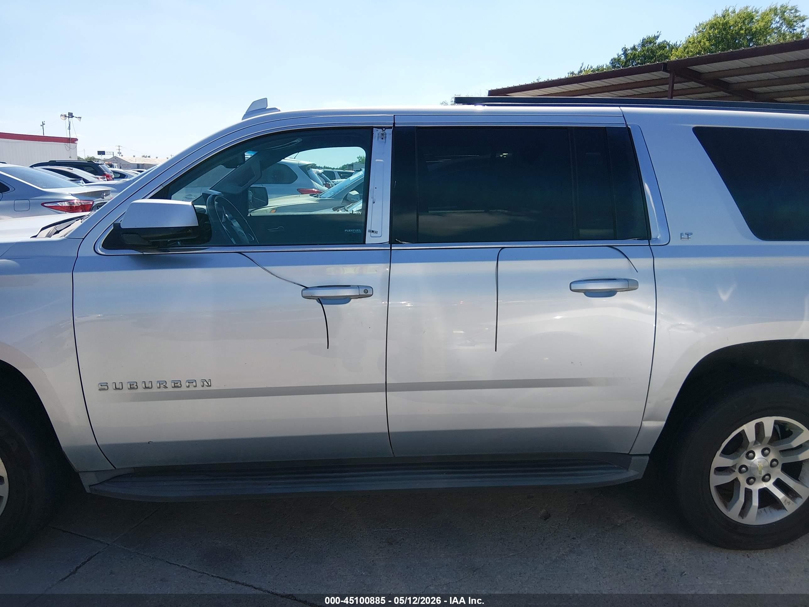 2015 Chevrolet Suburban 1500 Lt Серебряный vin: 1GNSCJKC6FR523287