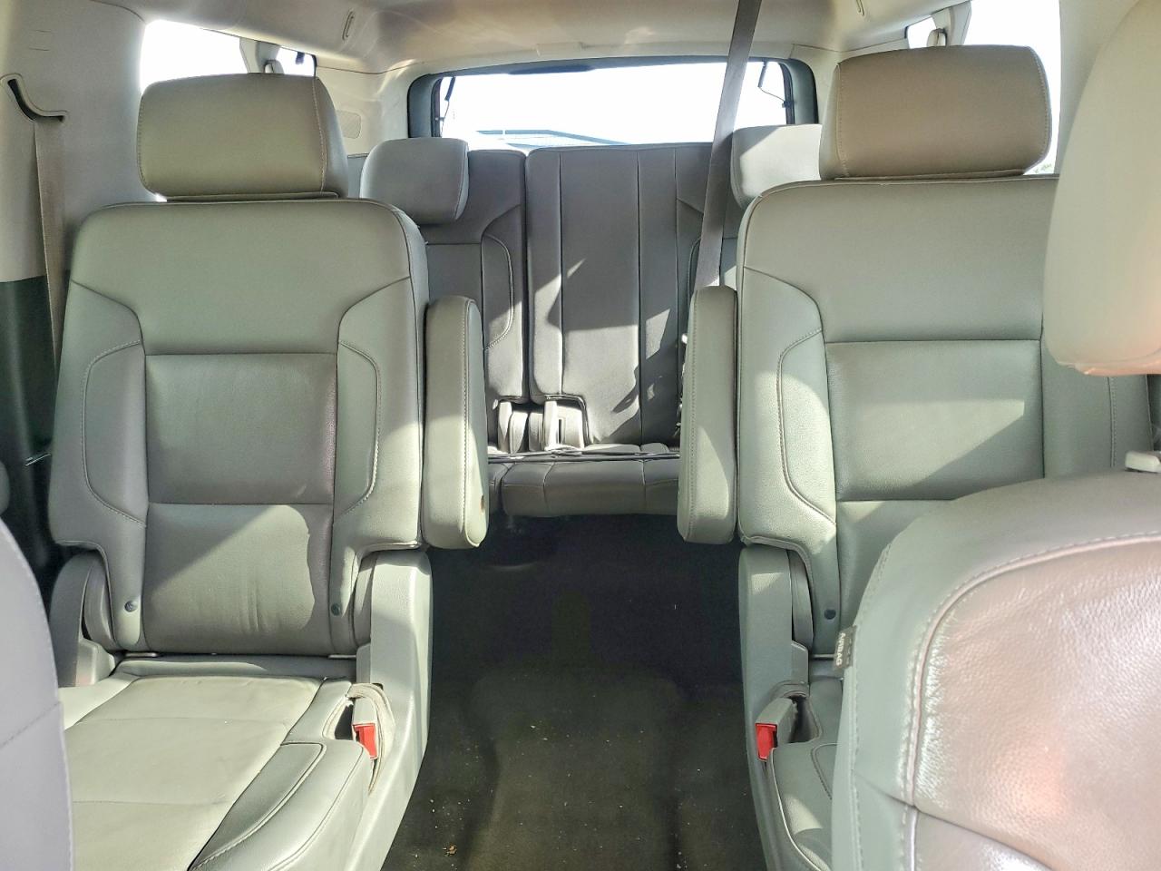 2015 Chevrolet Suburban C1500 Lt Серый vin: 1GNSCJKC6FR604189