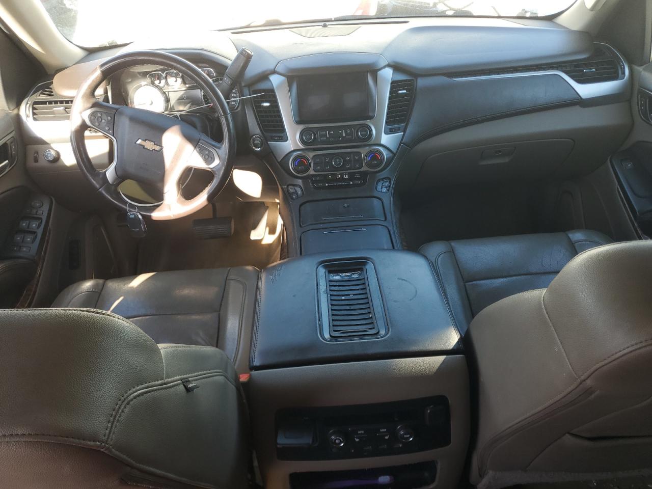 2018 Chevrolet Suburban C1500 Premier White vin: 1GNSCJKC8JR132778
