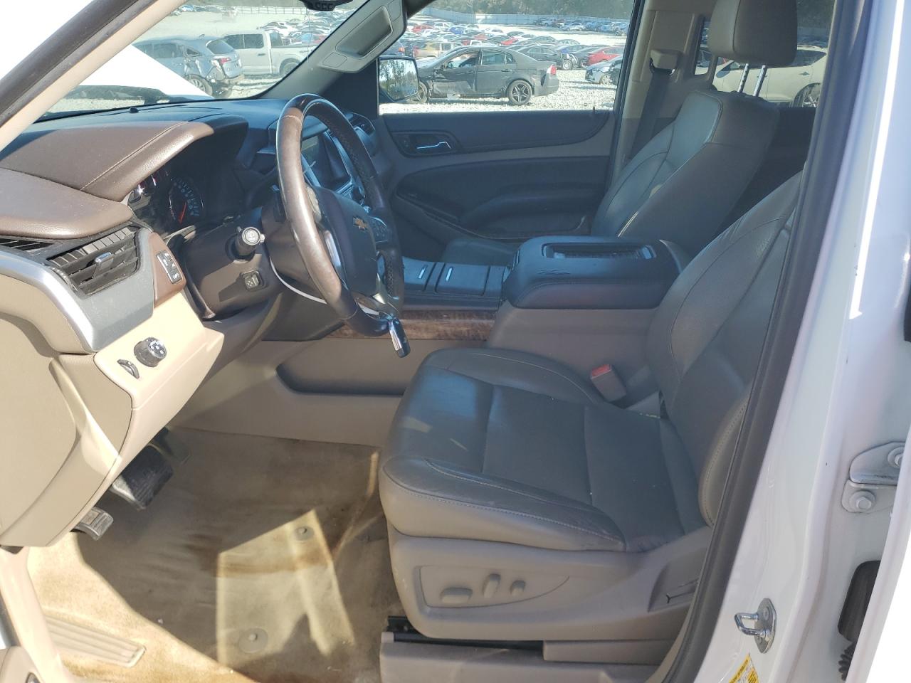 2018 Chevrolet Suburban C1500 Premier White vin: 1GNSCJKC8JR132778