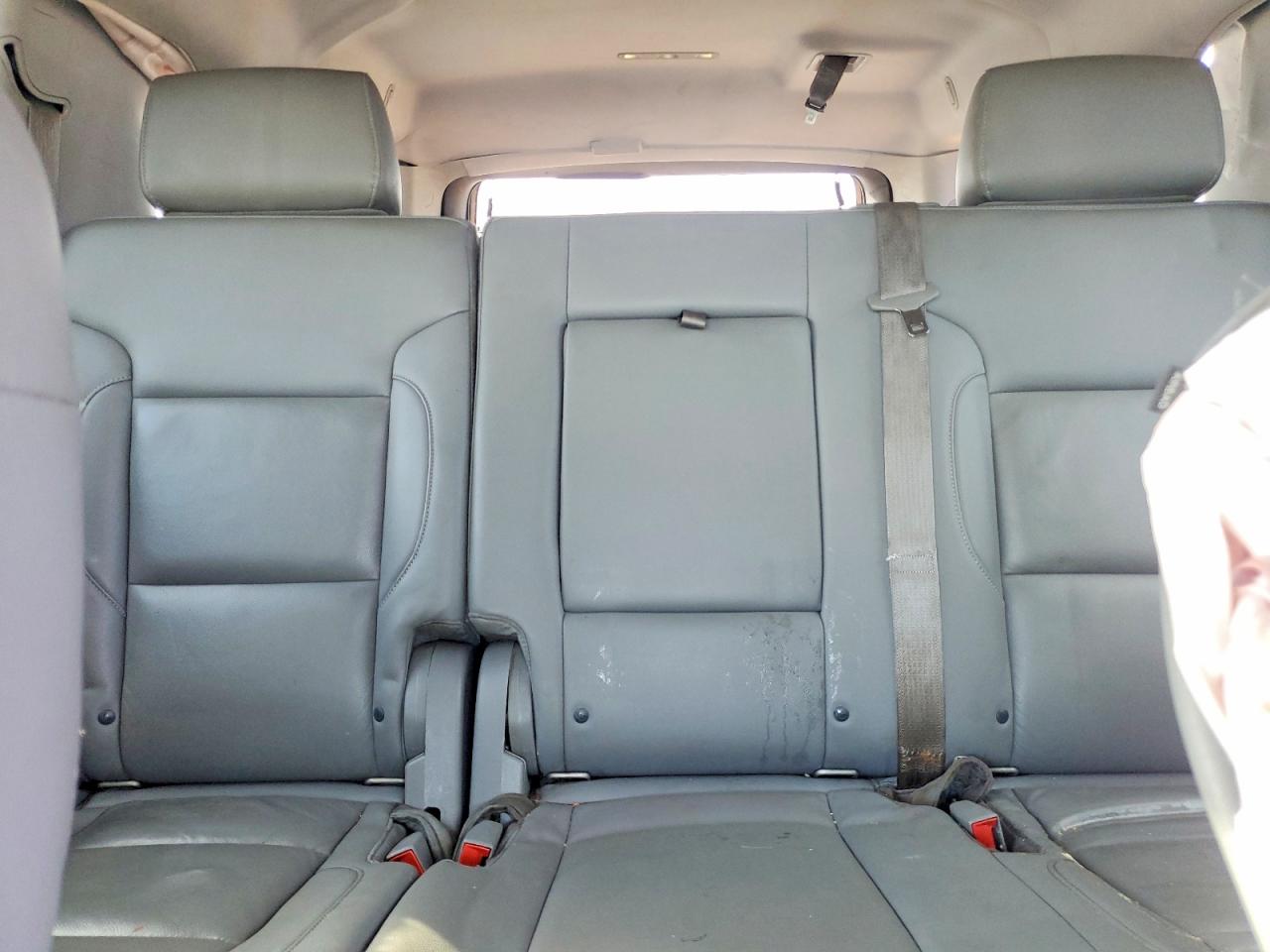 2015 Chevrolet Suburban C1500 Lt Серебряный vin: 1GNSCJKC9FR286780