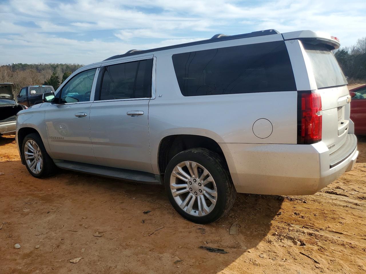 2015 Chevrolet Suburban C1500 Lt Серебряный vin: 1GNSCJKC9FR286780