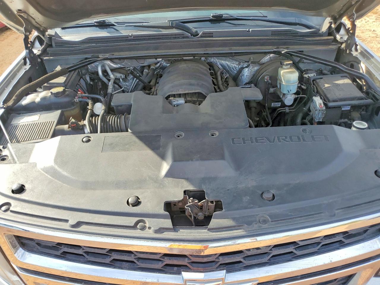 2015 Chevrolet Suburban C1500 Lt Серебряный vin: 1GNSCJKC9FR286780