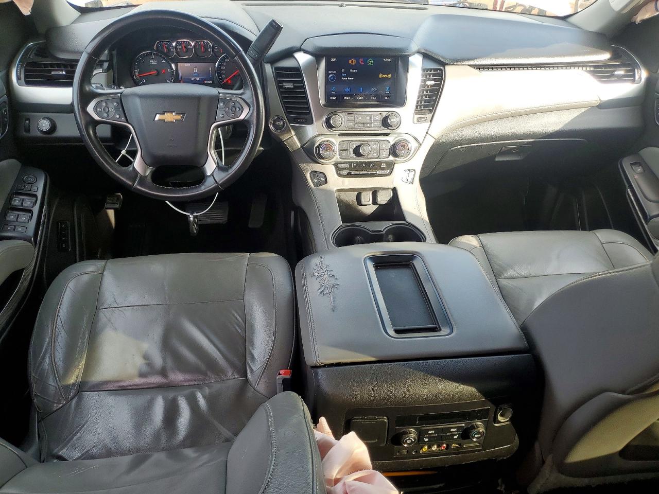 2015 Chevrolet Suburban C1500 Lt Серебряный vin: 1GNSCJKC9FR286780