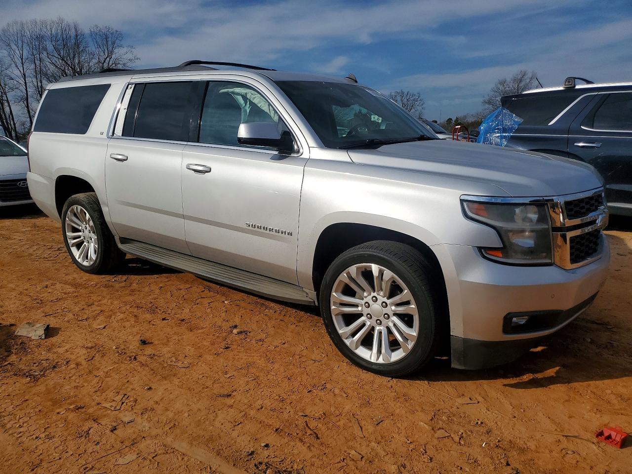 2015 Chevrolet Suburban C1500 Lt Серебряный vin: 1GNSCJKC9FR286780