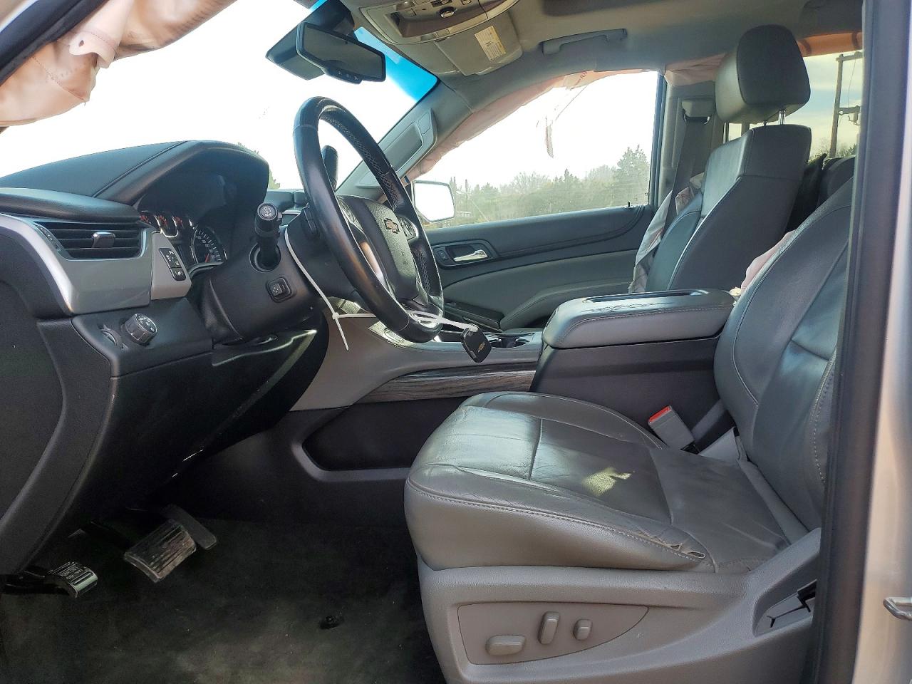 2015 Chevrolet Suburban C1500 Lt Серебряный vin: 1GNSCJKC9FR286780