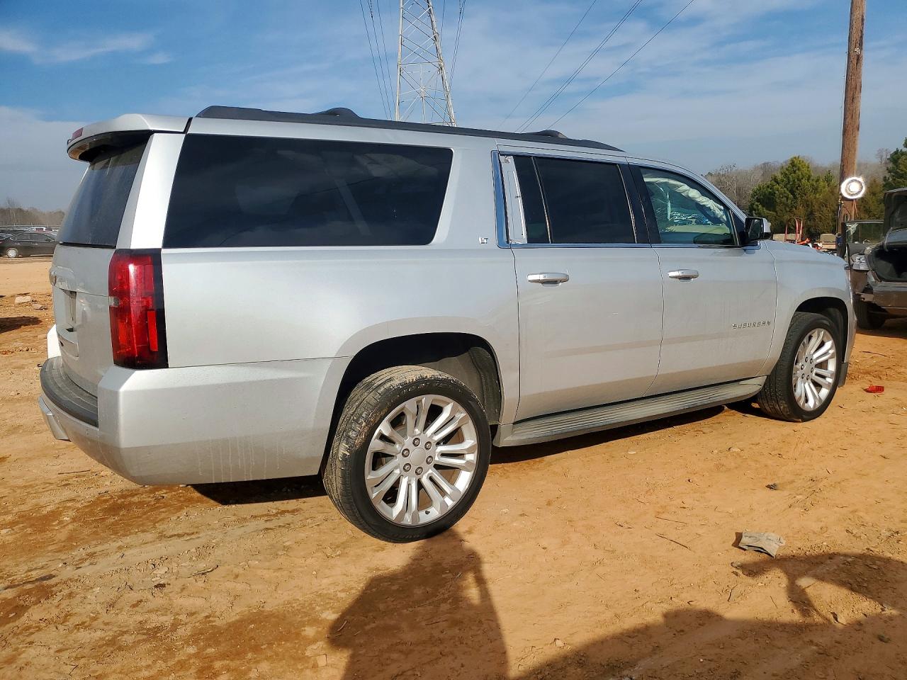 2015 Chevrolet Suburban C1500 Lt Серебряный vin: 1GNSCJKC9FR286780