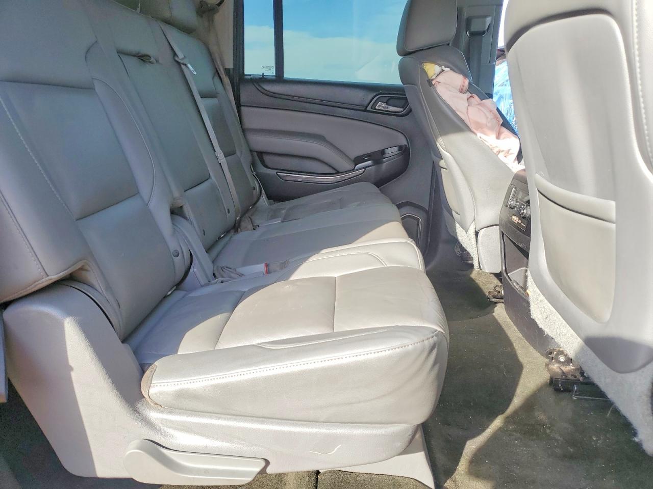 2015 Chevrolet Suburban C1500 Lt Серебряный vin: 1GNSCJKC9FR286780