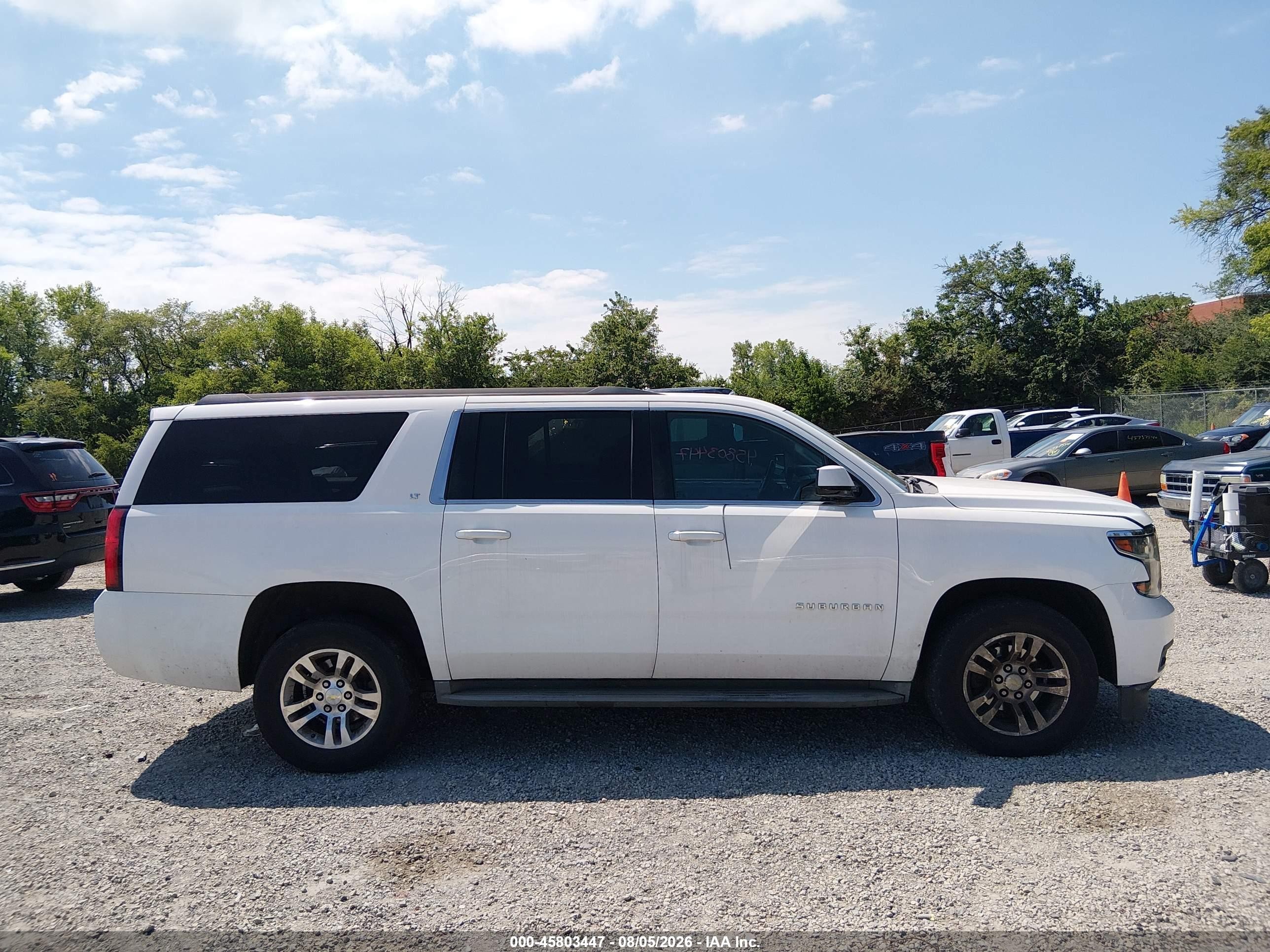 2015 Chevrolet Suburban Lt White vin: 1GNSCJKCXFR264304