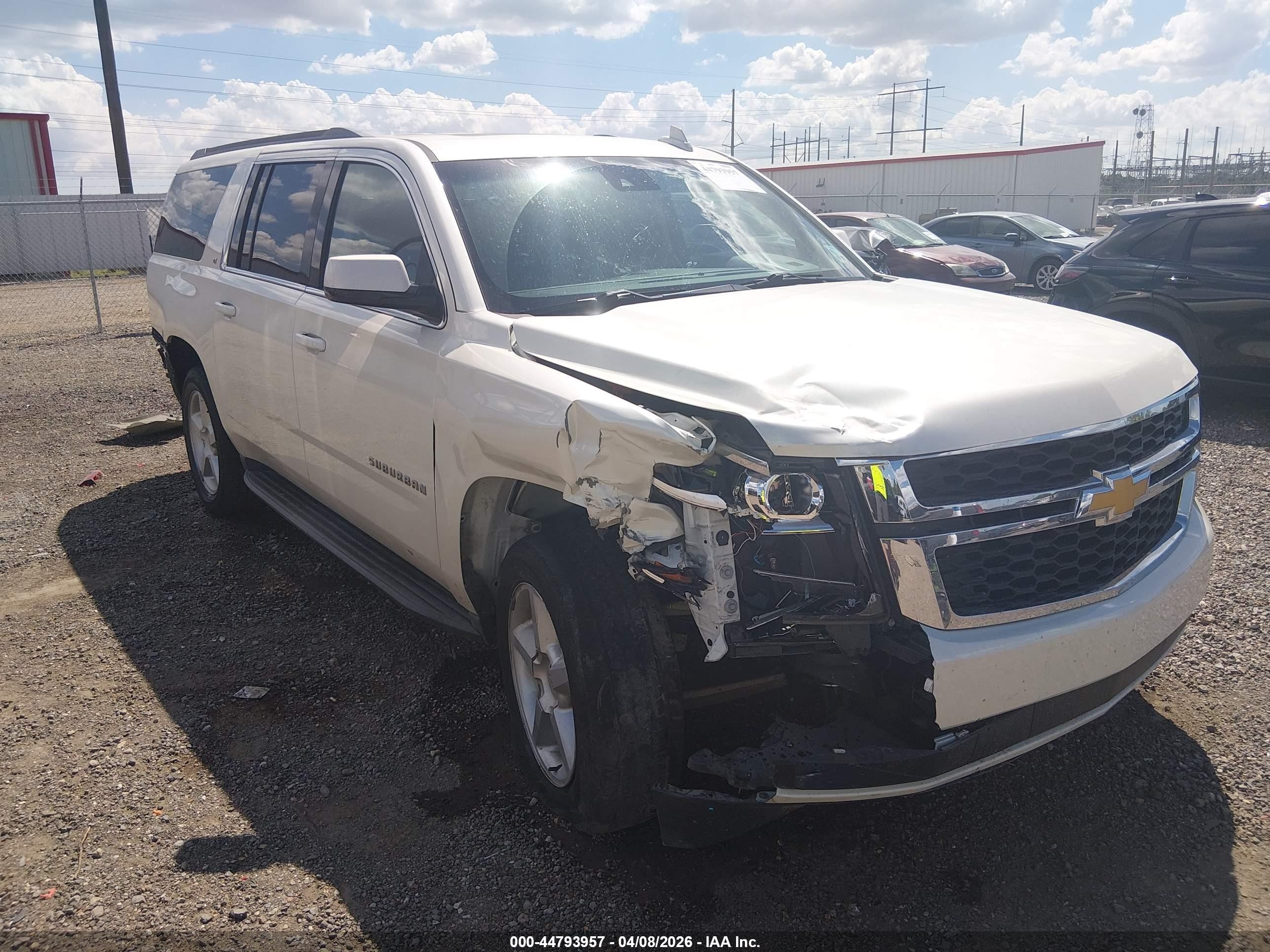 2015 Chevrolet Suburban 1500 Lt White vin: 1GNSCJKCXFR710841