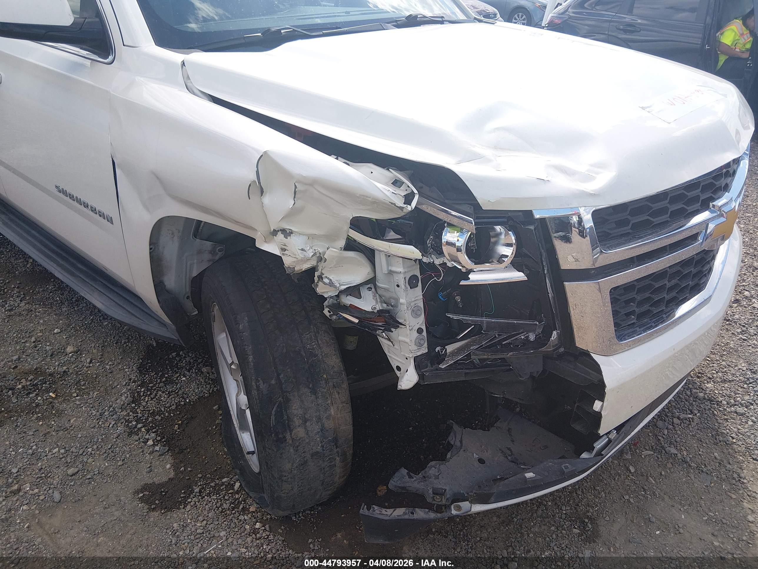 2015 Chevrolet Suburban 1500 Lt Белый vin: 1GNSCJKCXFR710841