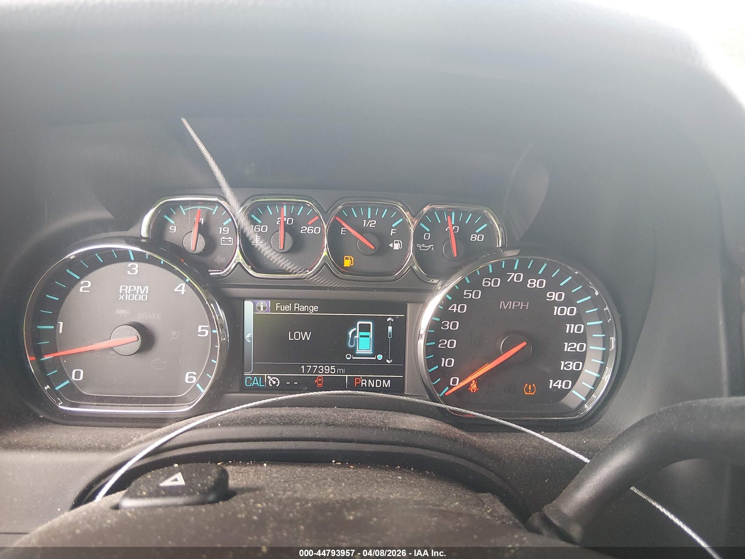 2015 Chevrolet Suburban 1500 Lt Белый vin: 1GNSCJKCXFR710841