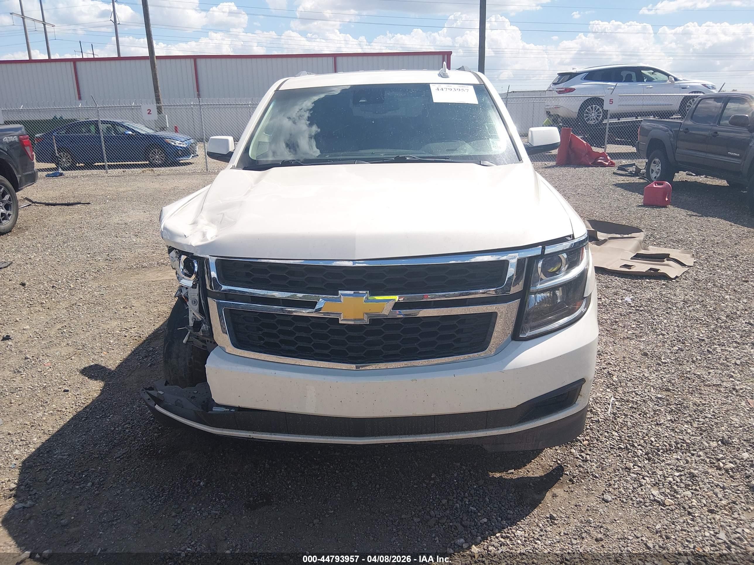 2015 Chevrolet Suburban 1500 Lt Белый vin: 1GNSCJKCXFR710841
