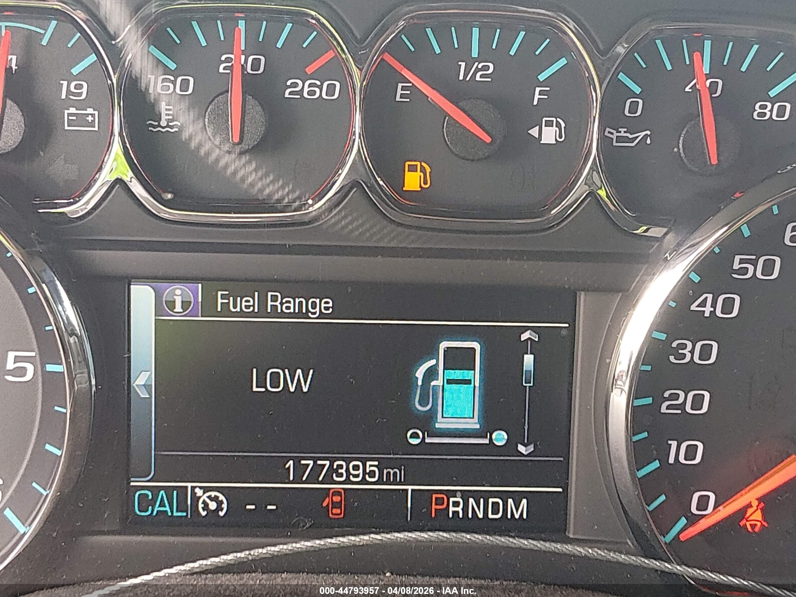 2015 Chevrolet Suburban 1500 Lt Белый vin: 1GNSCJKCXFR710841