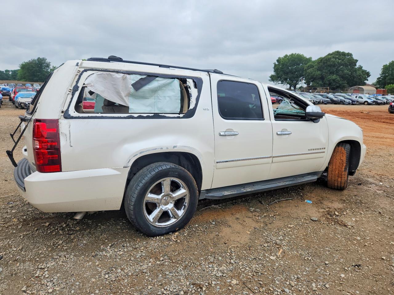 2012 Chevrolet Suburban C1500 Ltz White vin: 1GNSCKE02CR185941
