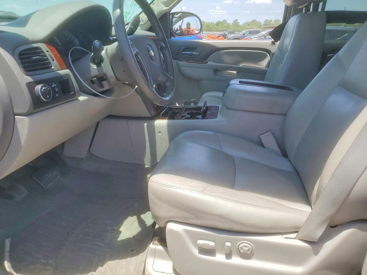 2014 Chevrolet Suburban C1500 Ltz White vin: 1GNSCKE03ER183327