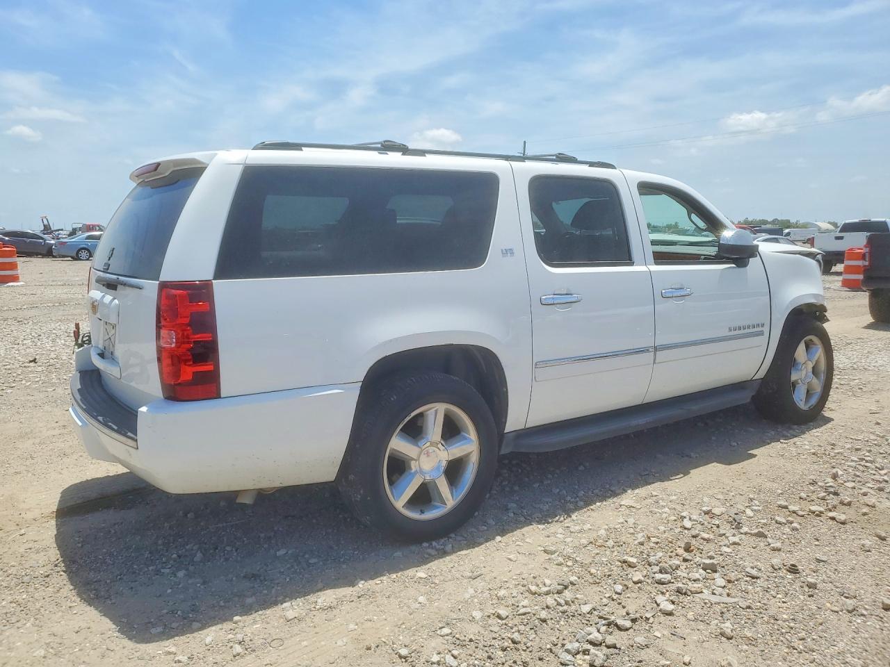 2014 Chevrolet Suburban C1500 Ltz White vin: 1GNSCKE03ER183327