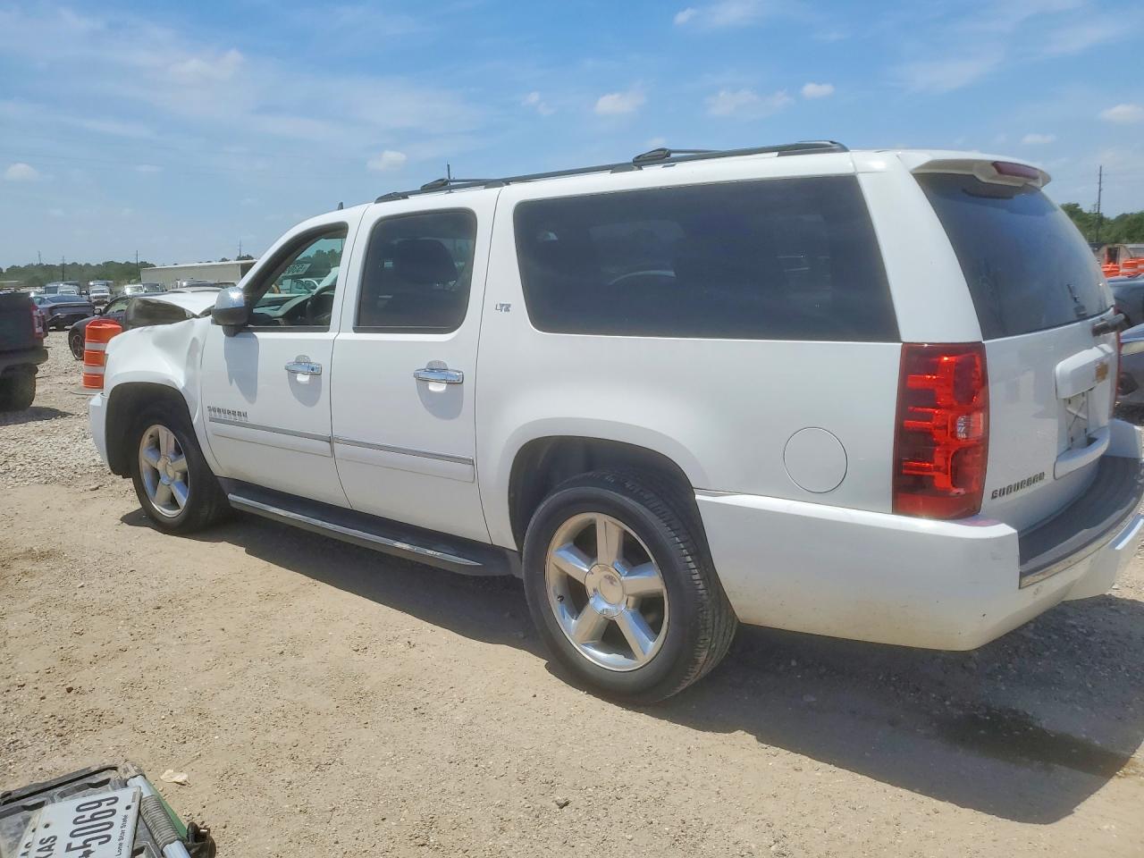 2014 Chevrolet Suburban C1500 Ltz White vin: 1GNSCKE03ER183327