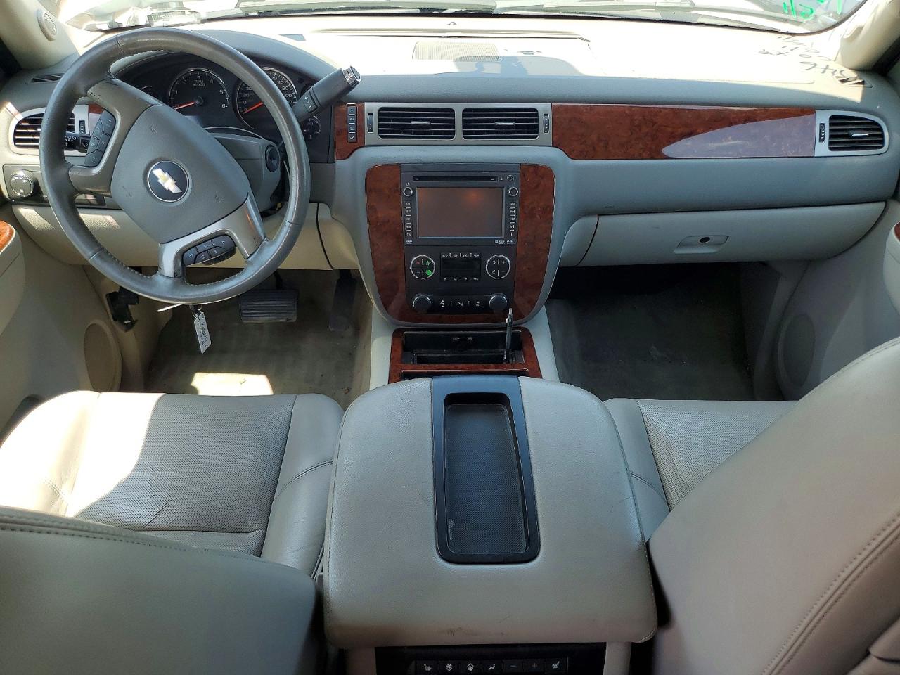 2014 Chevrolet Suburban C1500 Ltz White vin: 1GNSCKE03ER183327