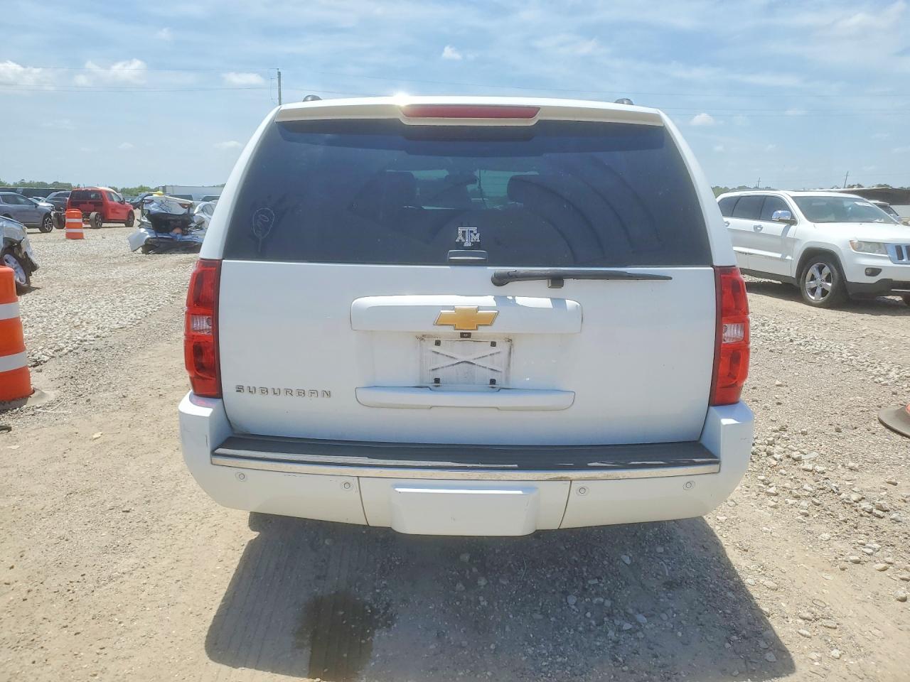 2014 Chevrolet Suburban C1500 Ltz White vin: 1GNSCKE03ER183327