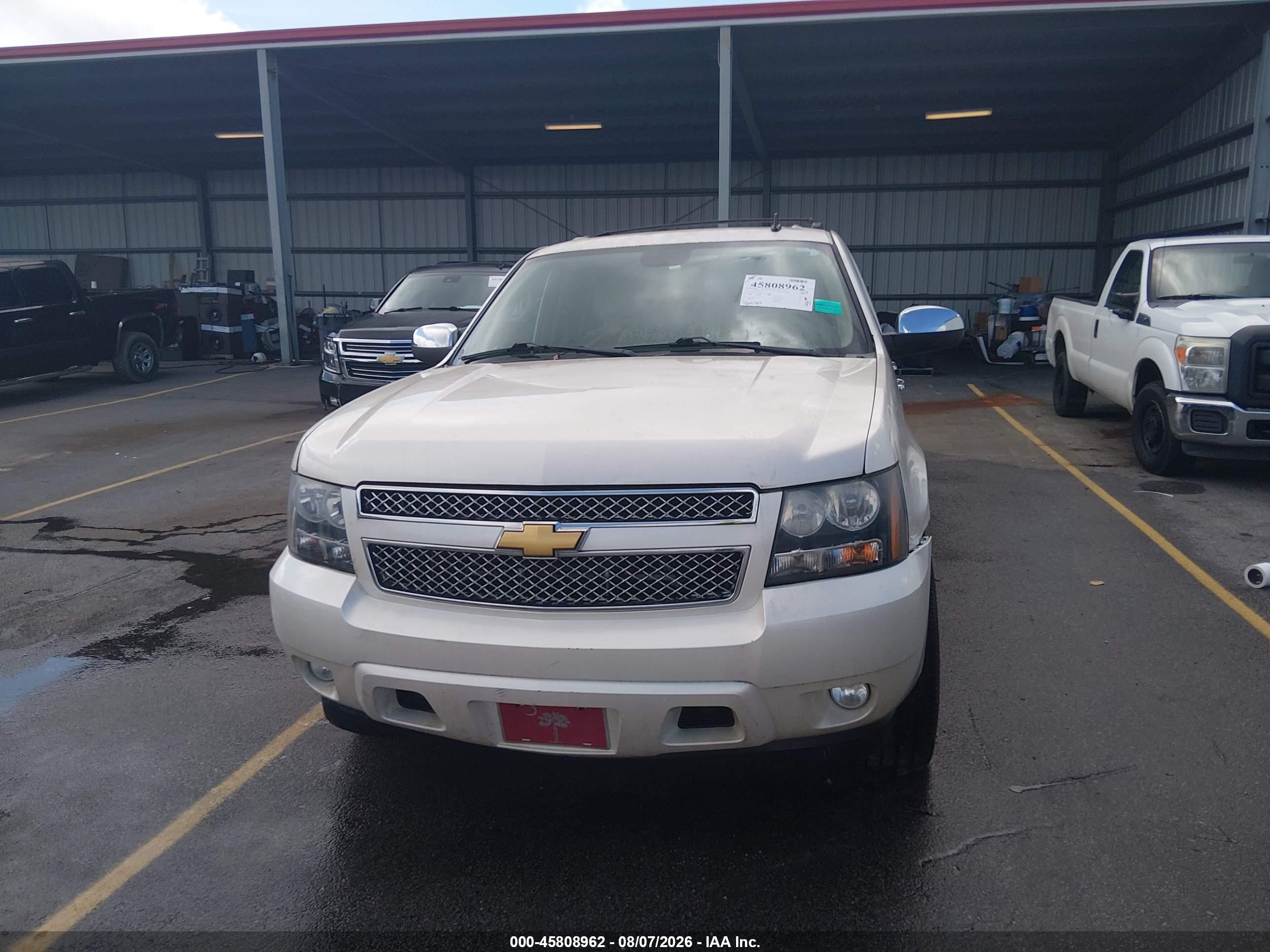 2013 Chevrolet Suburban 1500 Ltz White vin: 1GNSCKE05DR278079