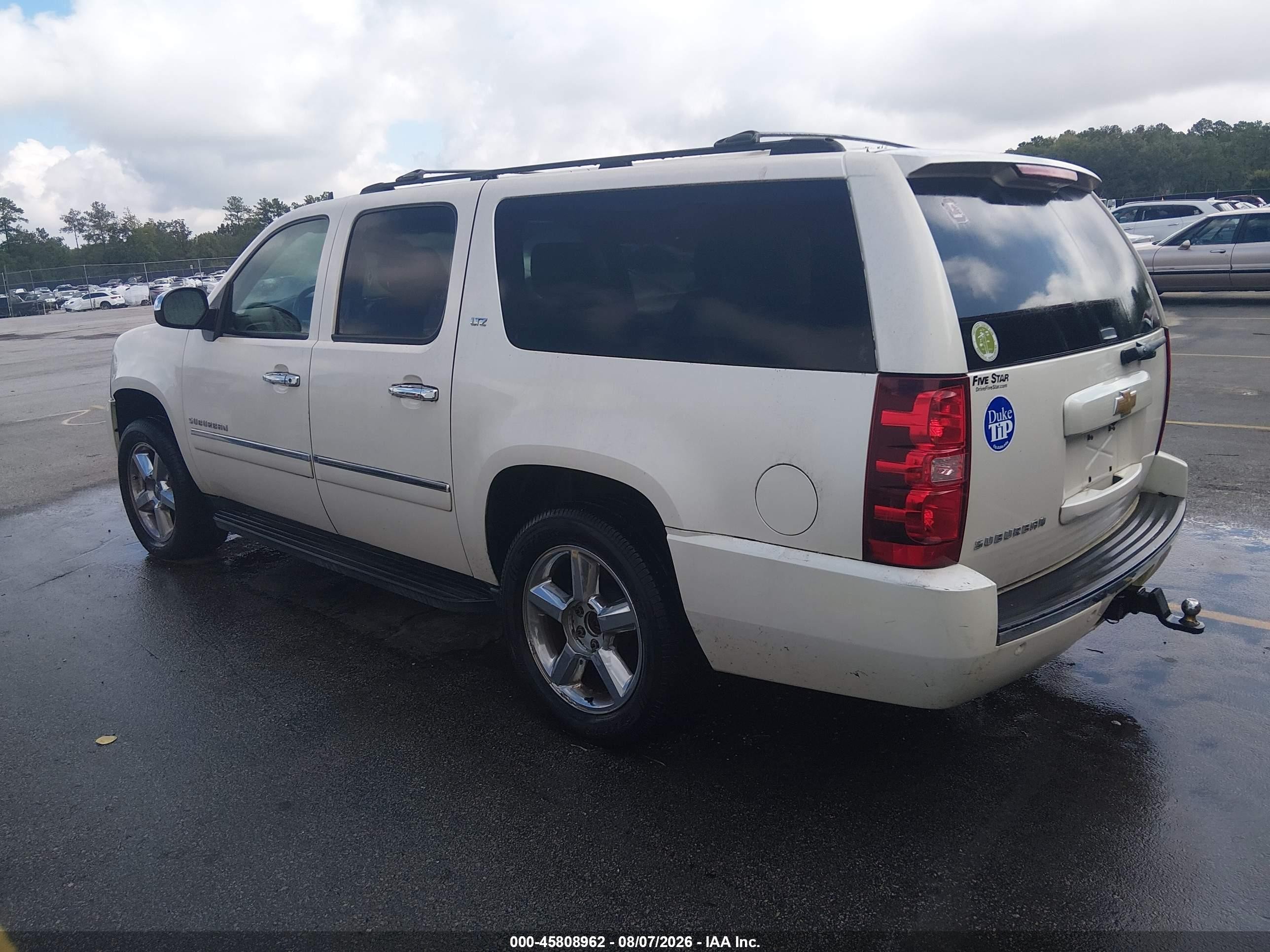 2013 Chevrolet Suburban 1500 Ltz White vin: 1GNSCKE05DR278079