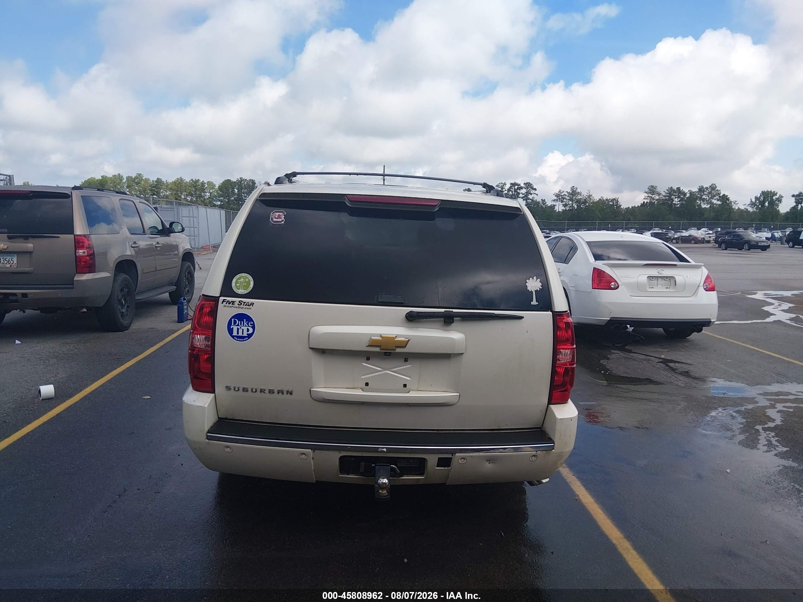 2013 Chevrolet Suburban 1500 Ltz White vin: 1GNSCKE05DR278079