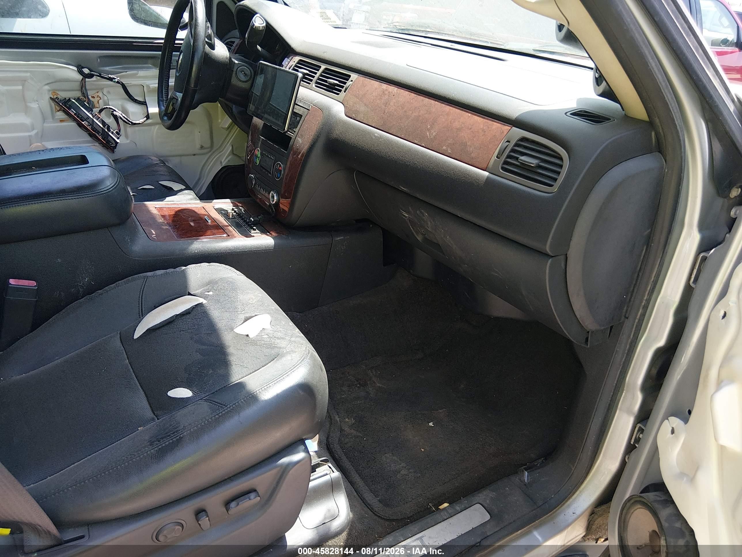2012 Chevrolet Suburban Ltz Серебряный vin: 1GNSCKE07CR318175