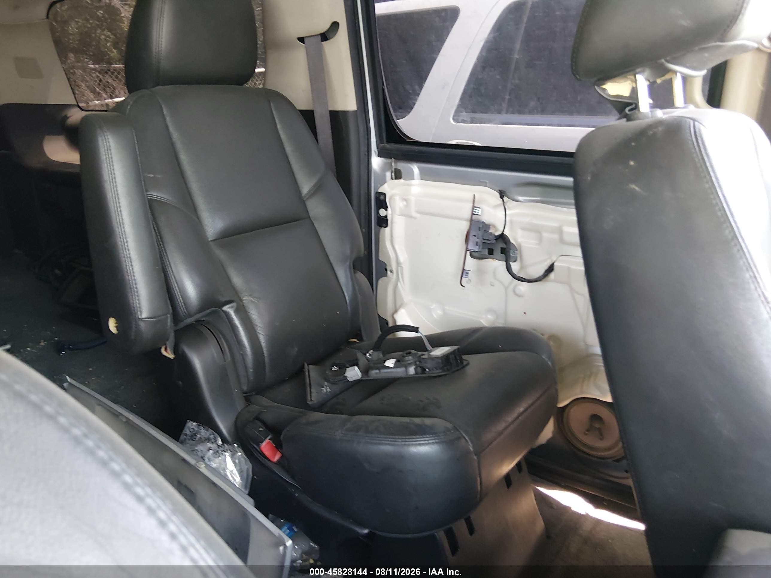 2012 Chevrolet Suburban Ltz Серебряный vin: 1GNSCKE07CR318175