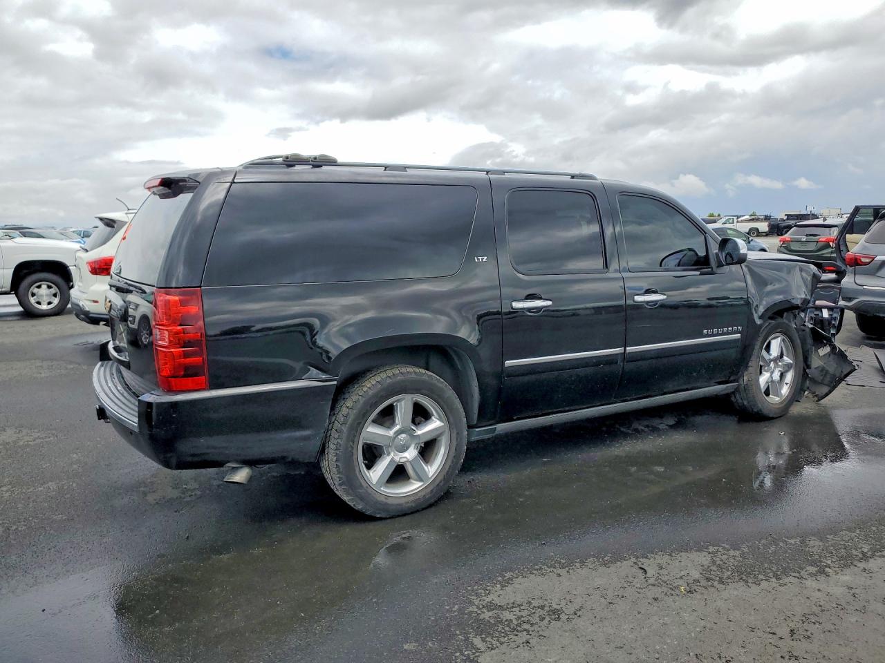 2013 Chevrolet Suburban C1500 Ltz Черный vin: 1GNSCKE07DR367698