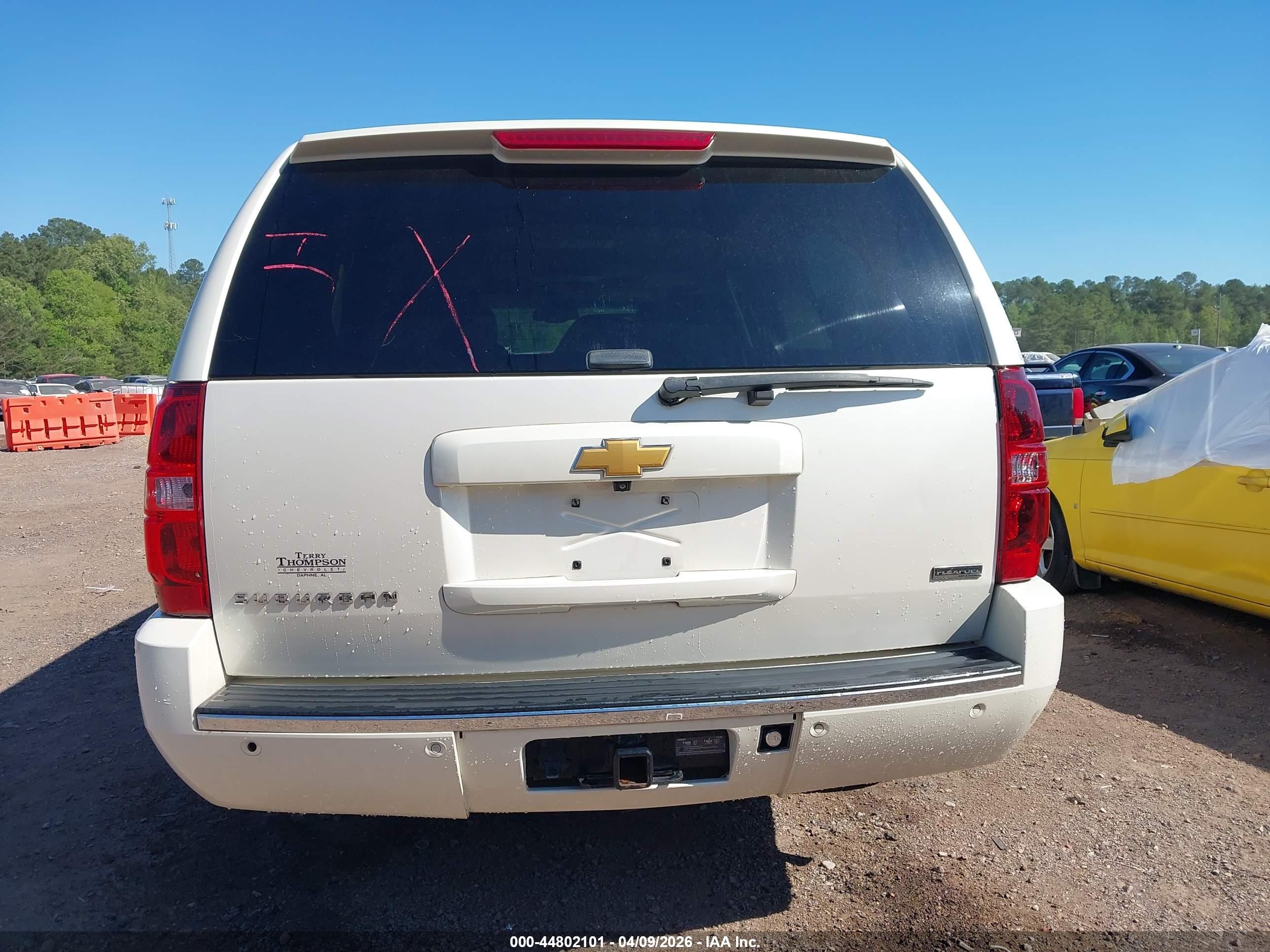 2012 Chevrolet Suburban 1500 Ltz Белый vin: 1GNSCKE08CR323501