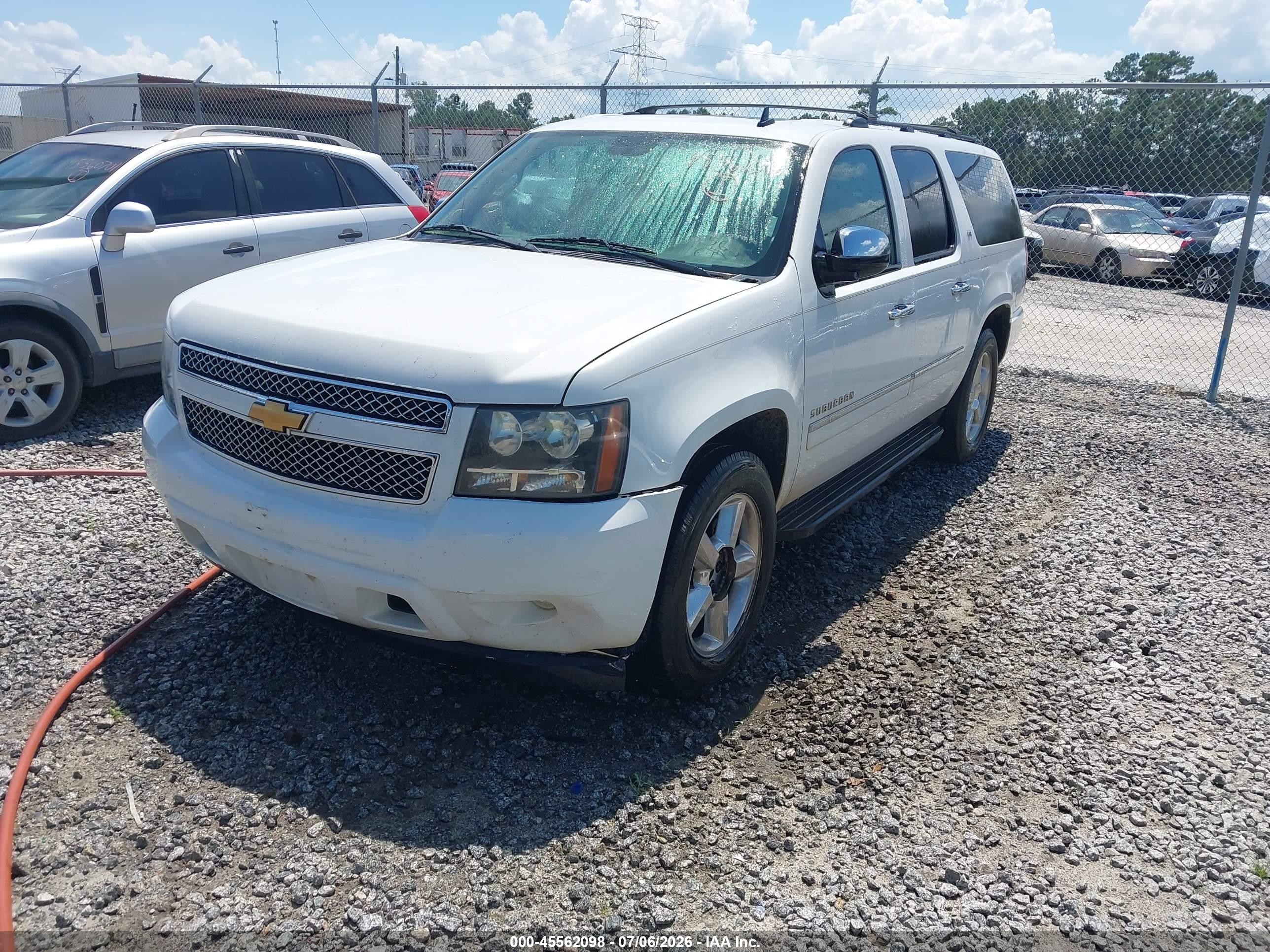 2012 Chevrolet Suburban 1500 Ltz White vin: 1GNSCKE09CR243575
