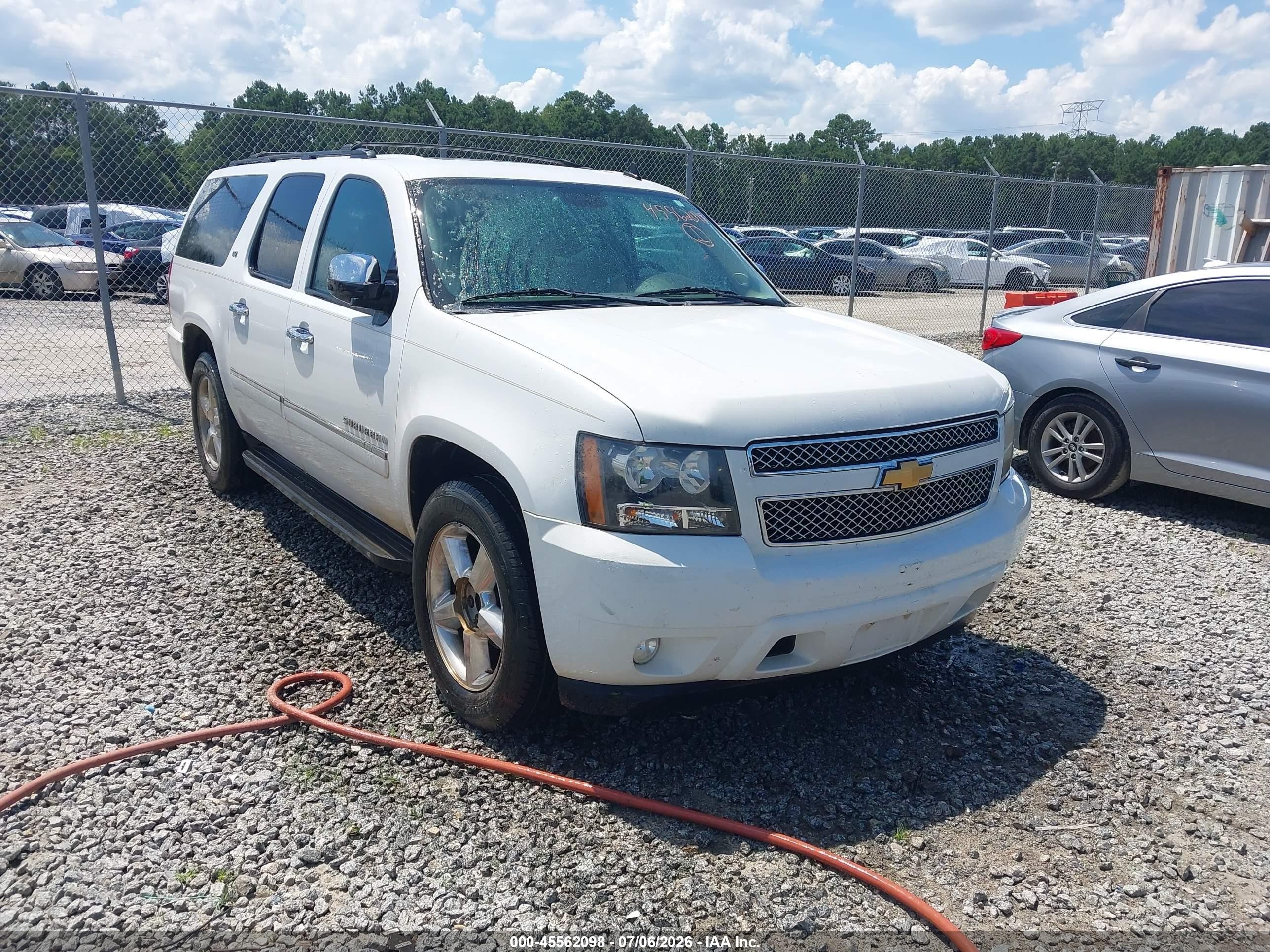 2012 Chevrolet Suburban 1500 Ltz White vin: 1GNSCKE09CR243575