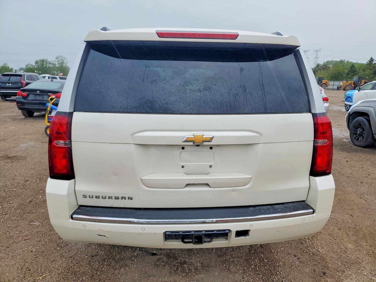 2015 Chevrolet Suburban C1500 Ltz Белый vin: 1GNSCKKC0FR120010