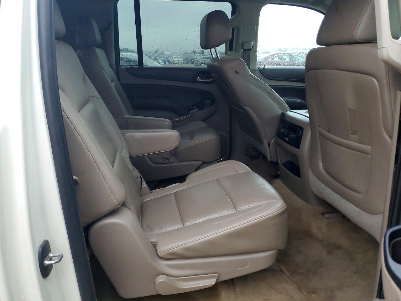 2015 Chevrolet Suburban C1500 Ltz Белый vin: 1GNSCKKC0FR120010