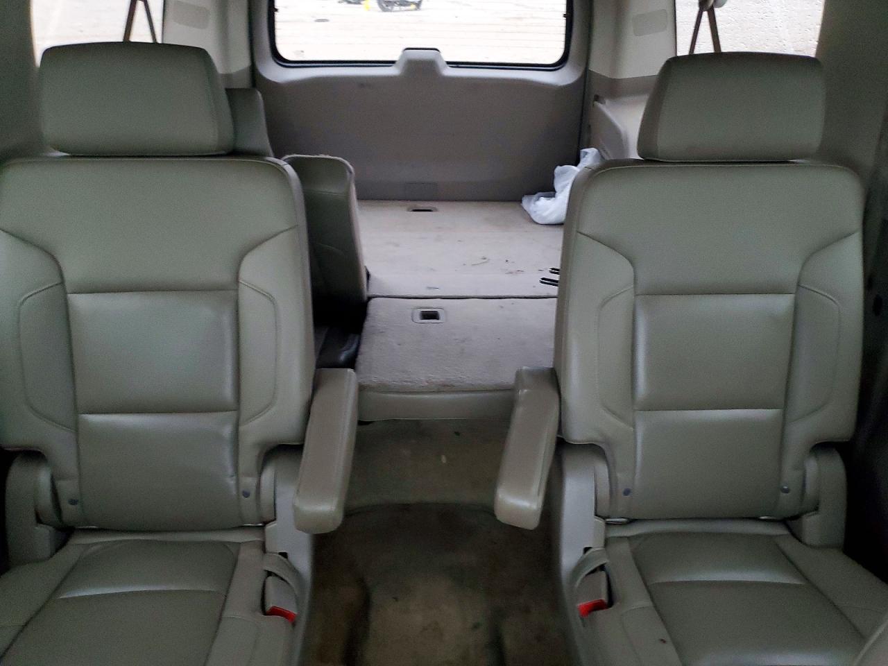 2015 Chevrolet Suburban C1500 Ltz Белый vin: 1GNSCKKC0FR120010