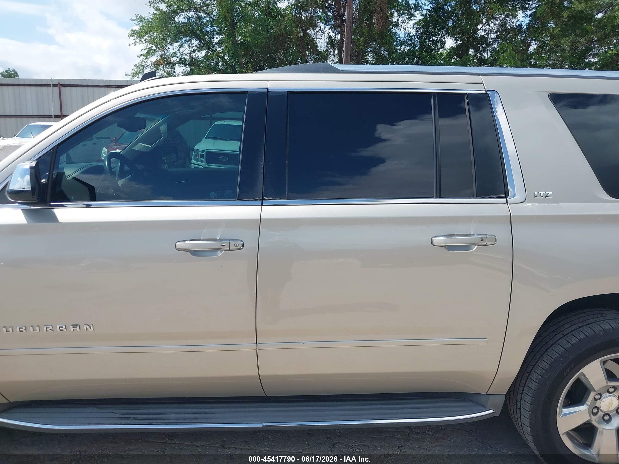 2015 Chevrolet Suburban Ltz Beige vin: 1GNSCKKC0FR156988