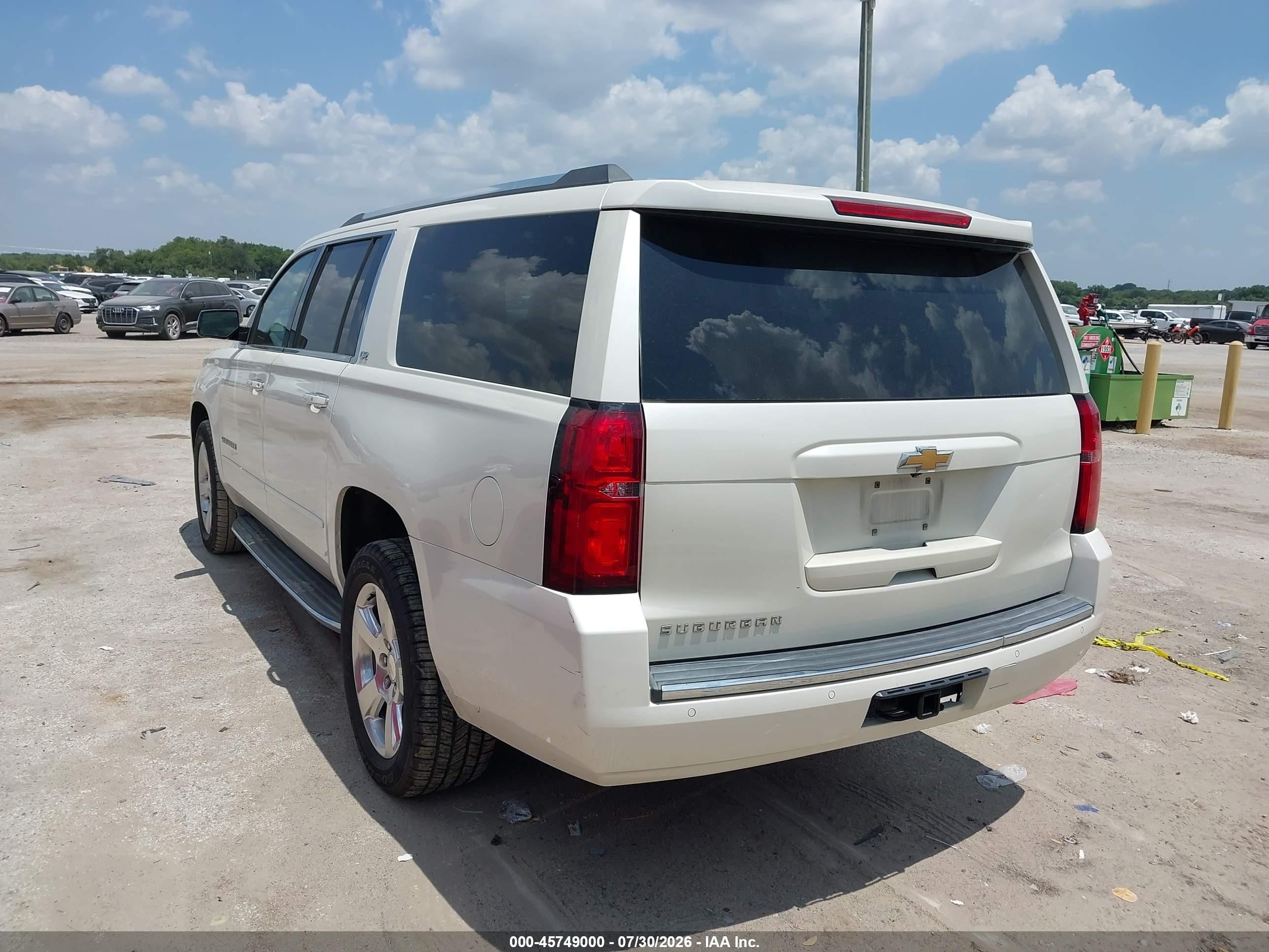 2015 Chevrolet Suburban Ltz White vin: 1GNSCKKC0FR596015