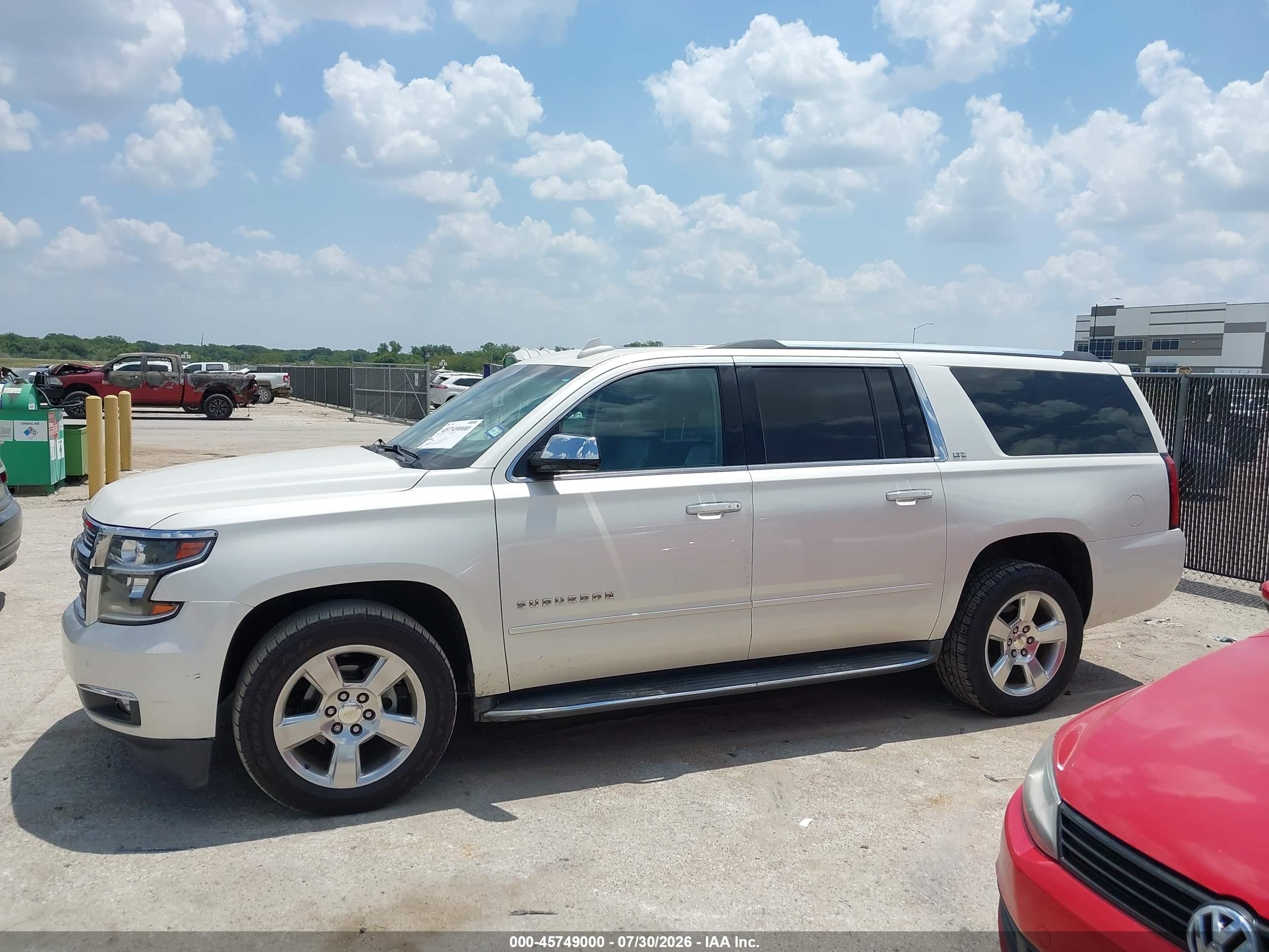 2015 Chevrolet Suburban Ltz White vin: 1GNSCKKC0FR596015