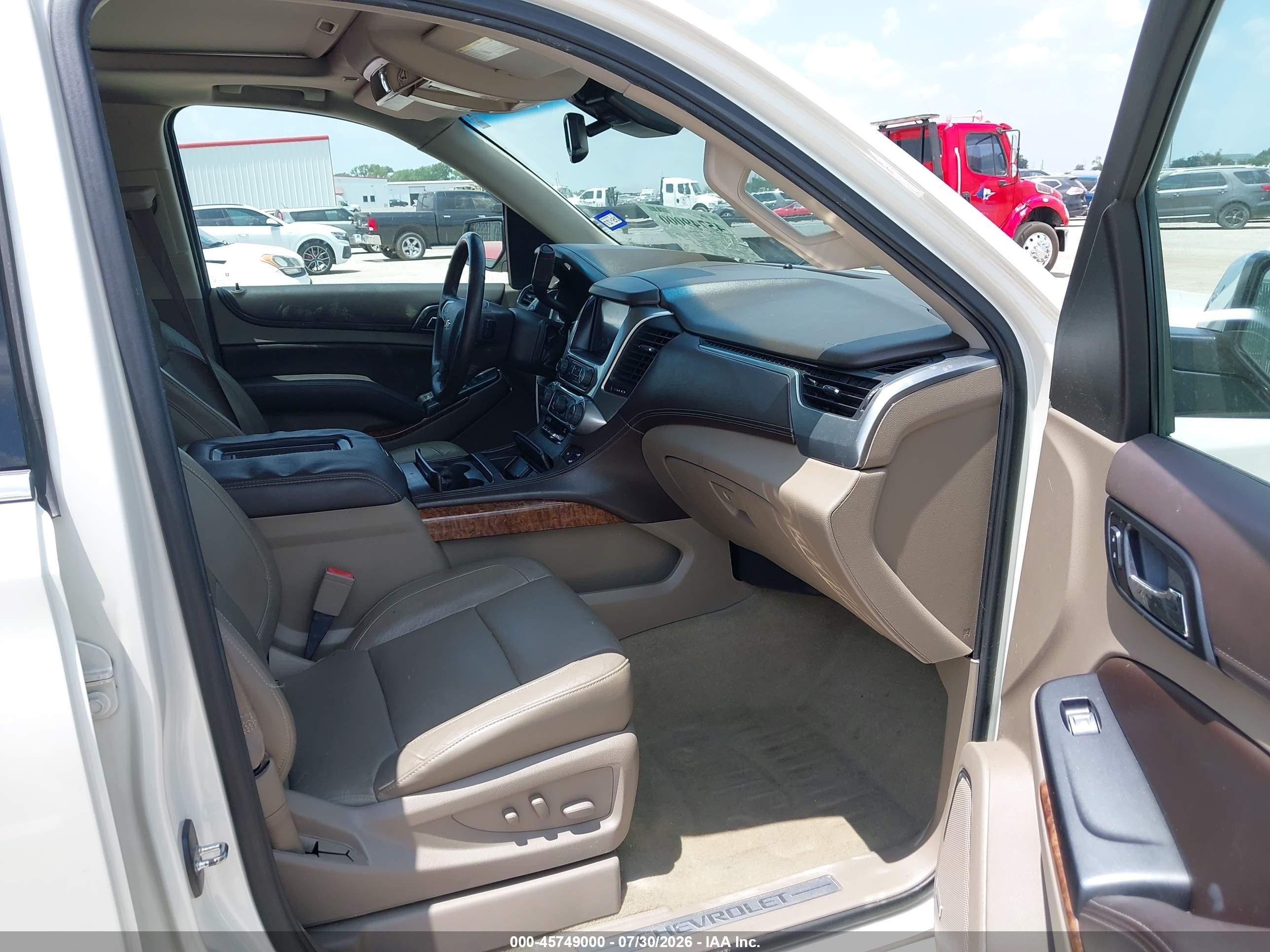 2015 Chevrolet Suburban Ltz White vin: 1GNSCKKC0FR596015