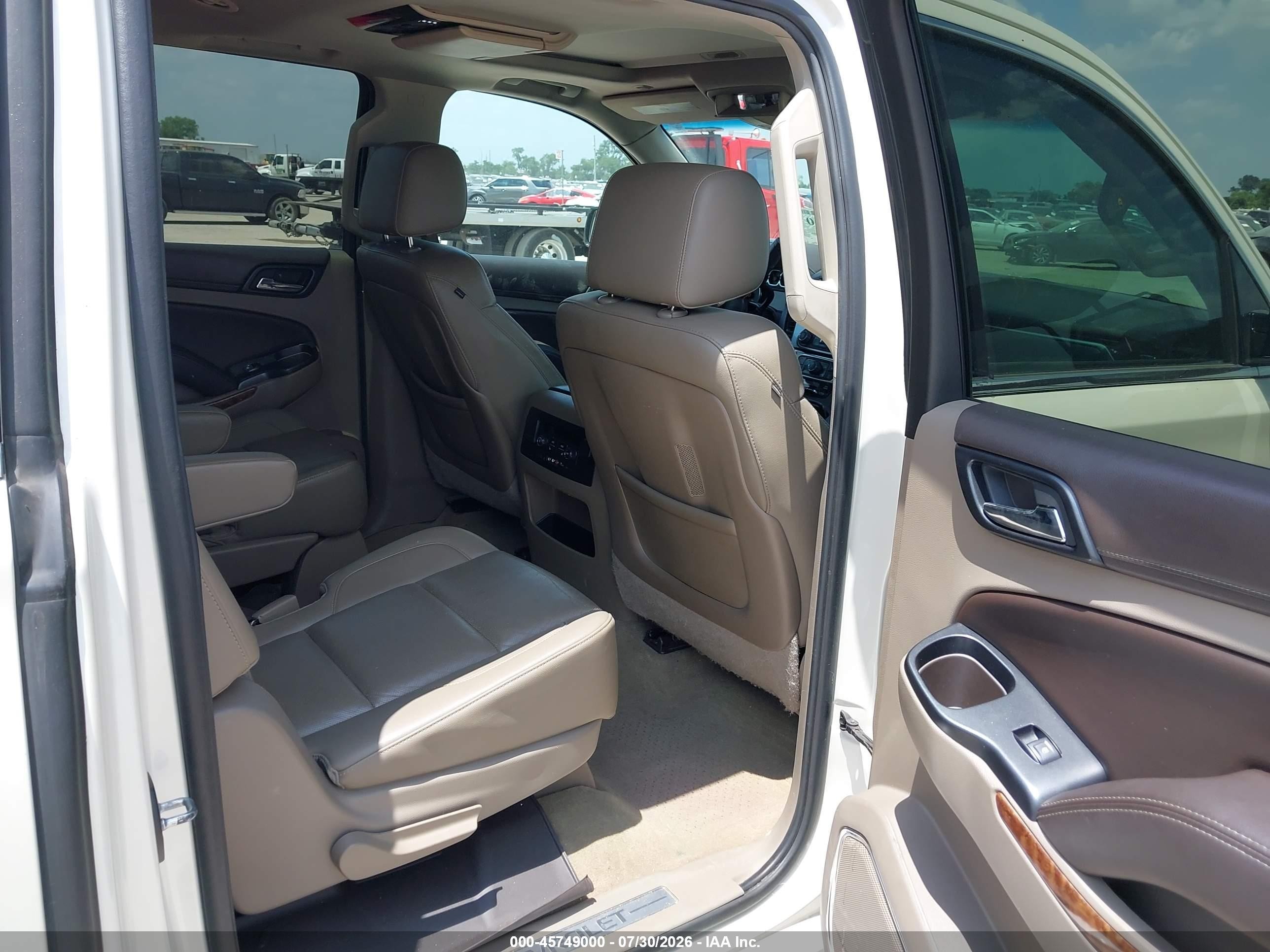2015 Chevrolet Suburban Ltz White vin: 1GNSCKKC0FR596015