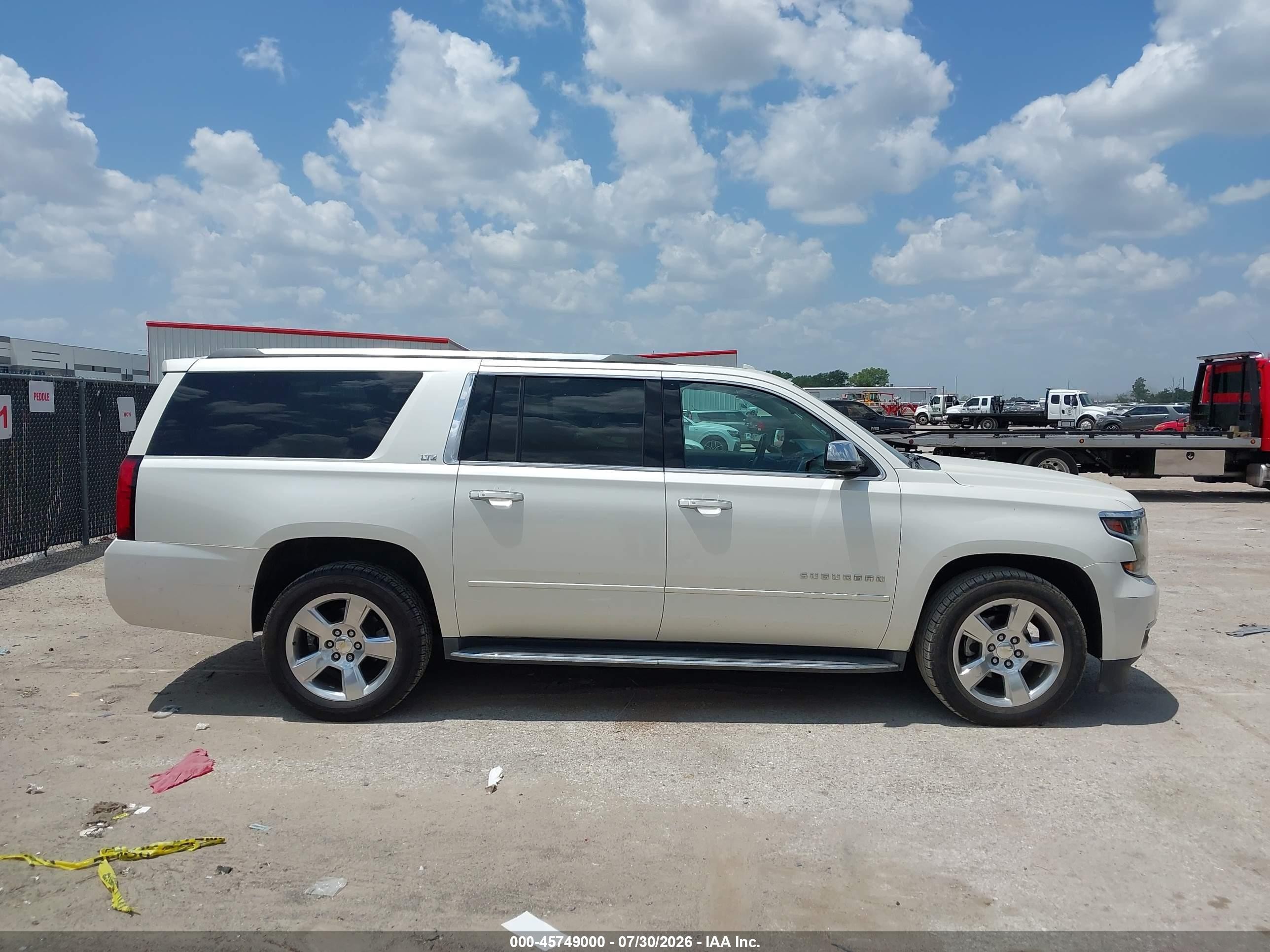 2015 Chevrolet Suburban Ltz White vin: 1GNSCKKC0FR596015